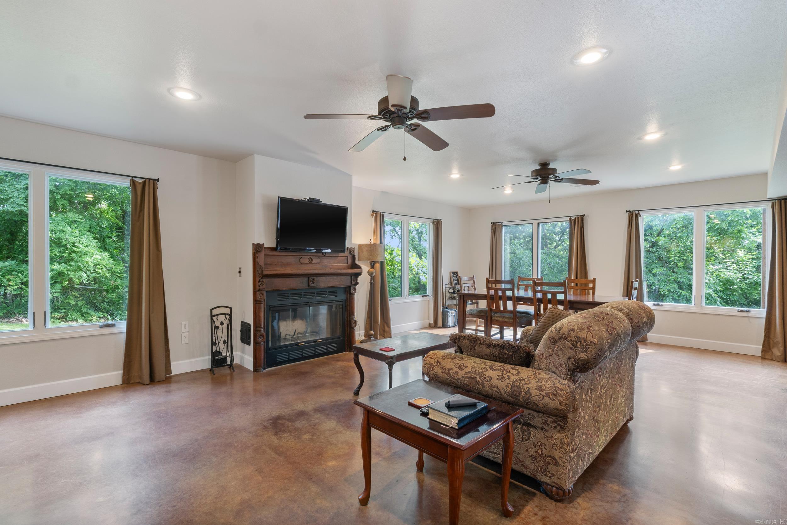 CENTER RIDGE - Residential