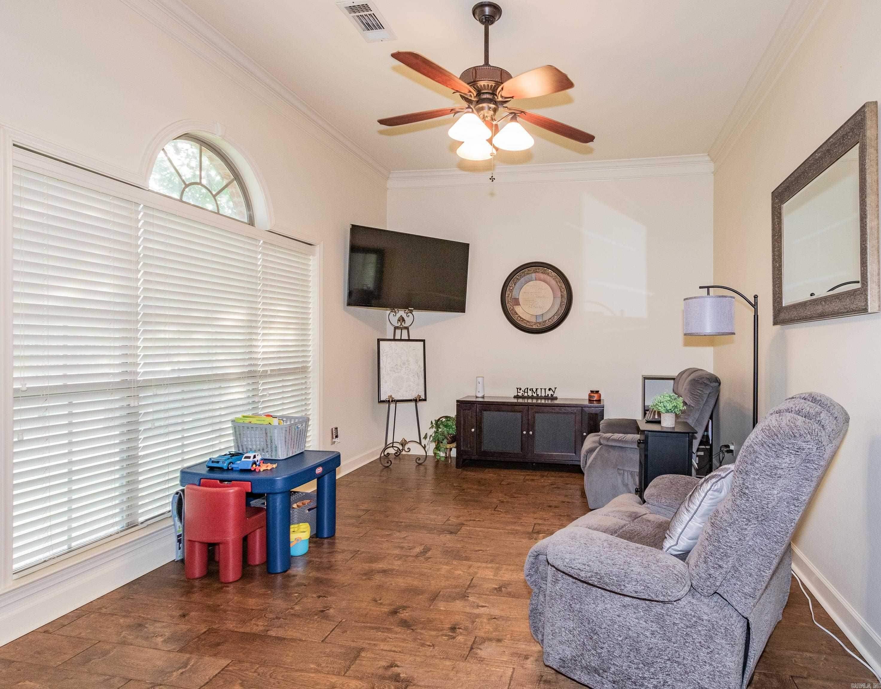 WOODLANDS EDGE - Residential