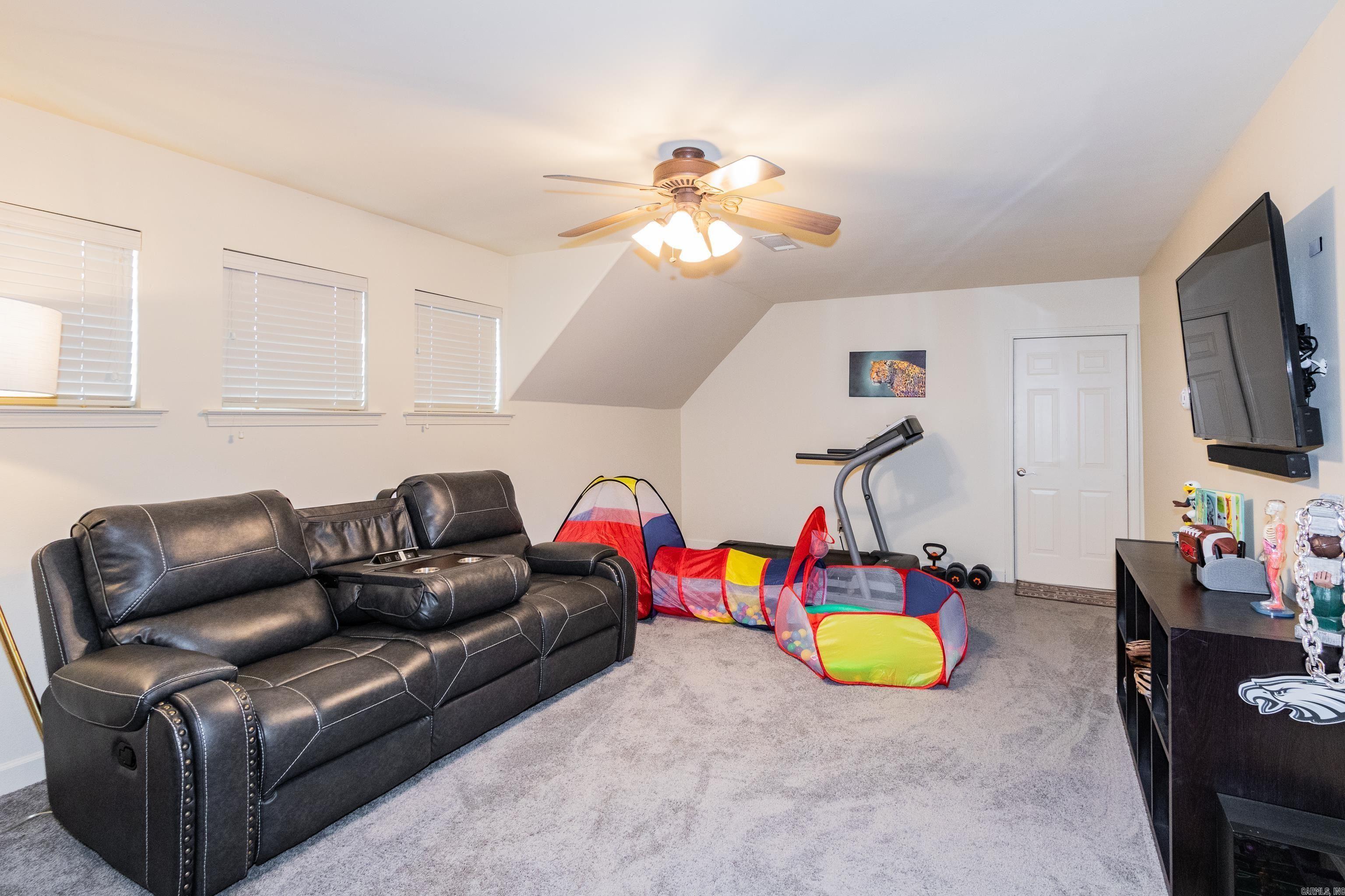 WOODLANDS EDGE - Residential