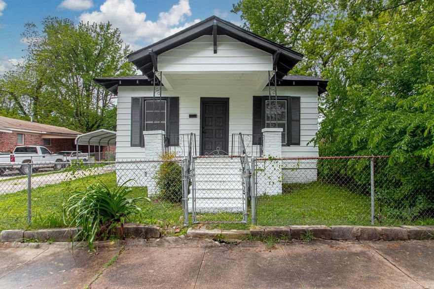 Renovated 2 Bed, 1 Bath Near Pettaway! Fully updated in 2024, this charming Little Rock home offers modern finishes, a spacious lot, and easy interstate access making this a great investment property. Just minutes from downtown and Pettaway.