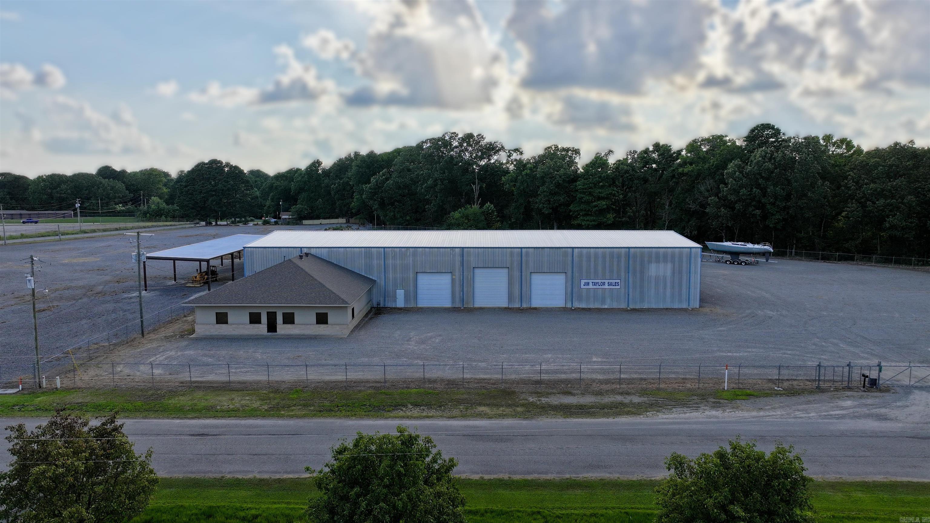 Prime Commercial Property Near Searcy City Limits! This versatile property is perfect for a wide range of businesses, from offices to light industrial operations, and has seen significant recent investments. Office Area Highlights: Four private offices Conference room Full kitchen and break room Large storage room Three bathrooms, including one with a shower and walk-in closet, and another with direct warehouse access. Recent upgrades include a new HVAC unit (5 years old), new flooring, five new desks, one conference table, and two televisions. Warehouse Features: 10,500 sq ft of open warehouse space Two separate rooms totaling 2,000 sq ft Over 2,000 sq ft mezzanine Equipped with a new 24' ceiling fan, pallet racking, and shelving. Wired for 480-volt, 240-volt, and 120-volt. Air line piping with a separate, enclosed outside compressor room. Two shop space heaters. Recent Capital Improvements: Both the office and warehouse areas boast new roofs (less than two years old), a significant investment totaling over $103,000.
