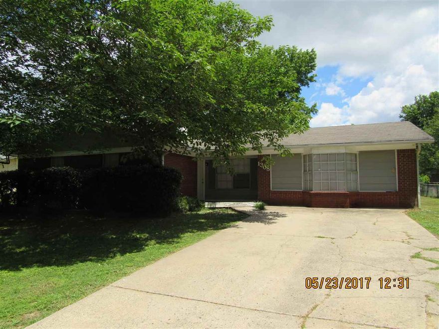 4 bedrooms under $1,000 per month. 3 full baths, 2 master suites, large family room, galley style kitchen with range/oven and dishwasher, tons of storage throughout, outside storage building, chain-linked fenced yard. Sorry, no pets allowed.