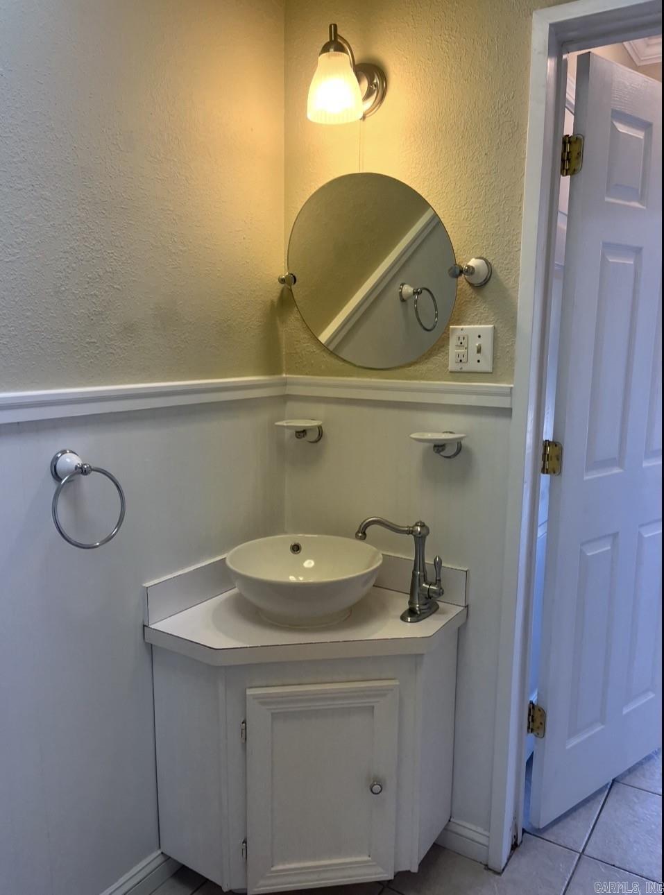 8-3S-19W Unplatted Hot S - Residential Income