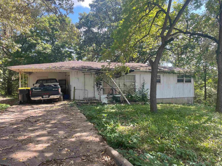 2 Bedroom, One Bathroom, Fixer Upper.  End of Road privacy, currently borders pasture on the south and east side.  This home needs TLC.