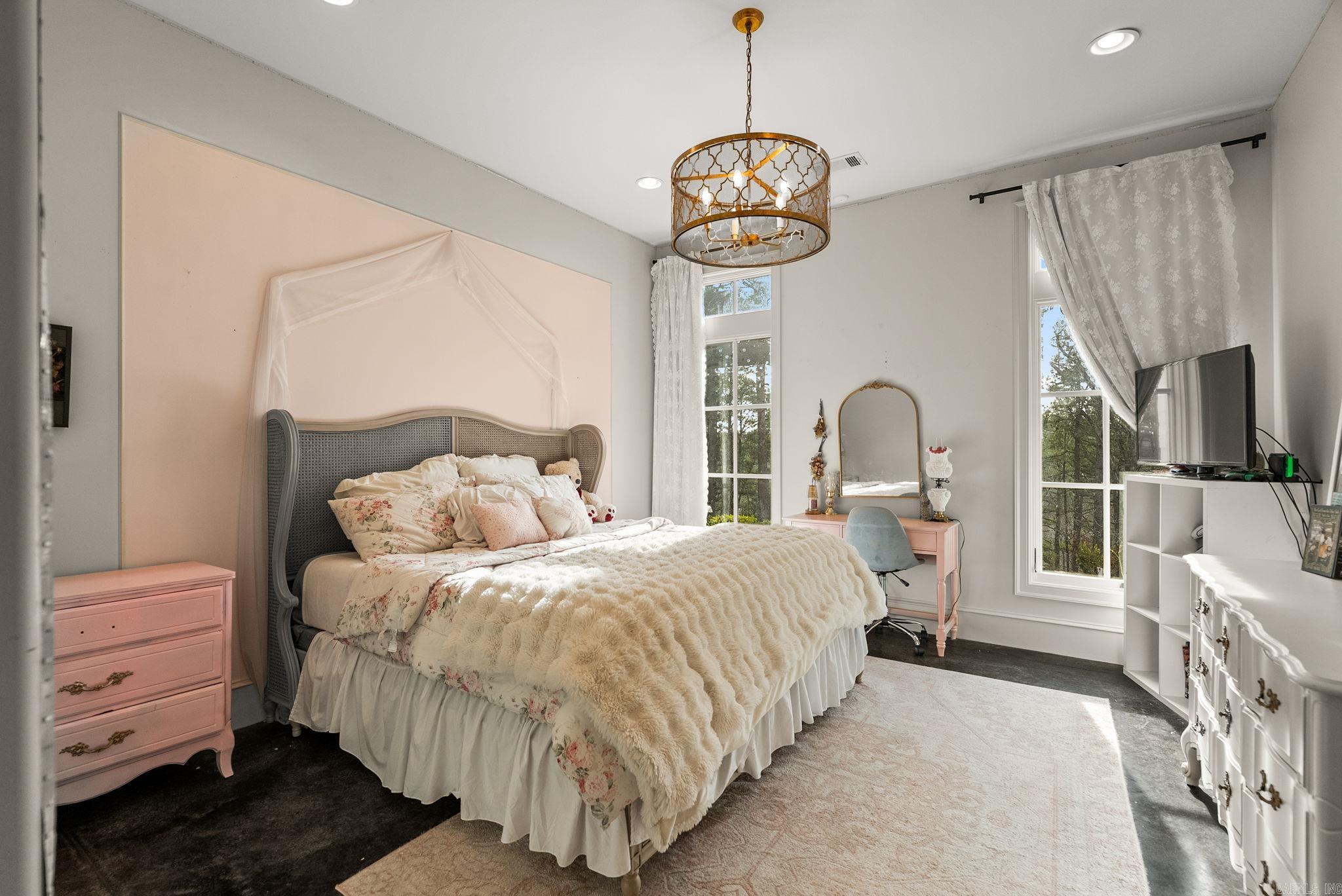 CHENAL DOWNS - Residential