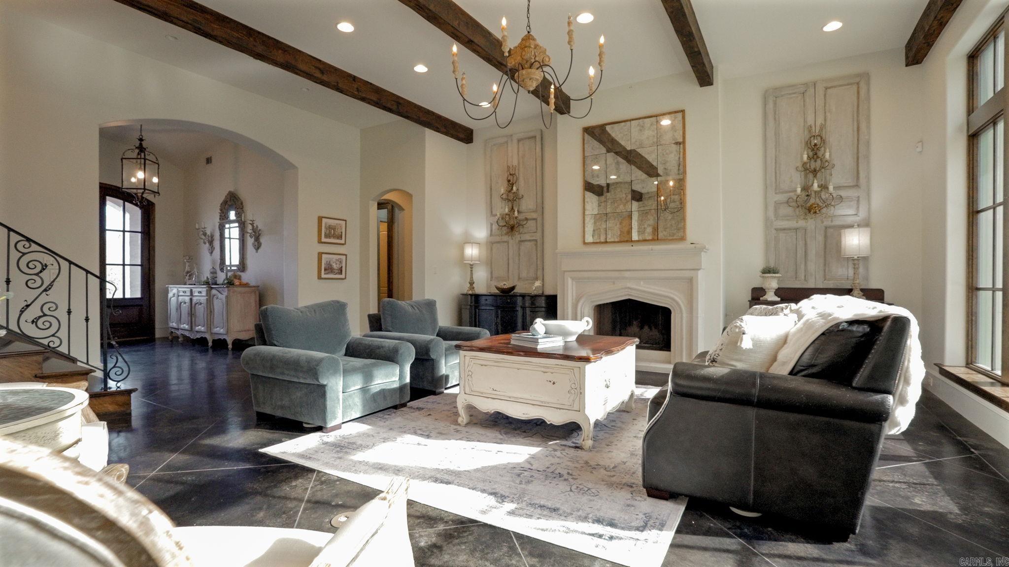 CHENAL DOWNS - Residential