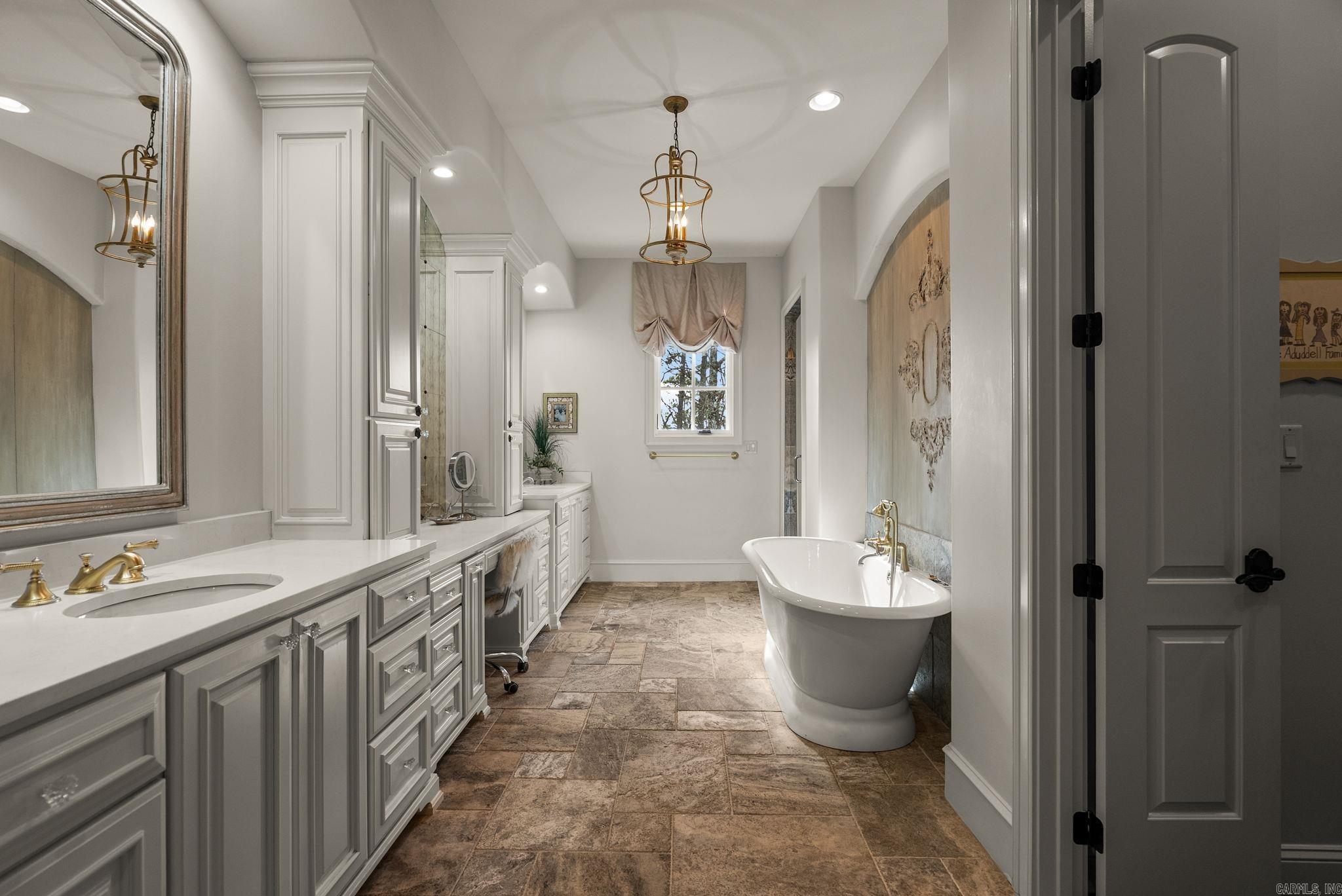 CHENAL DOWNS - Residential