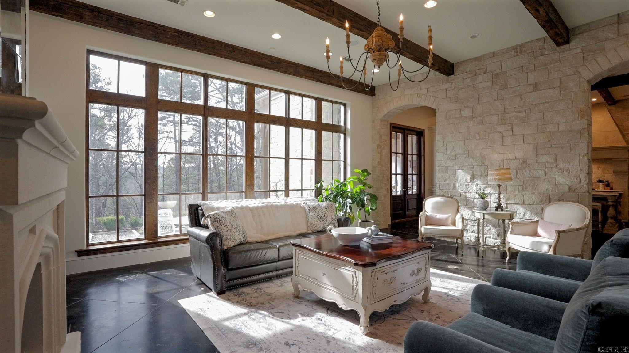 CHENAL DOWNS - Residential