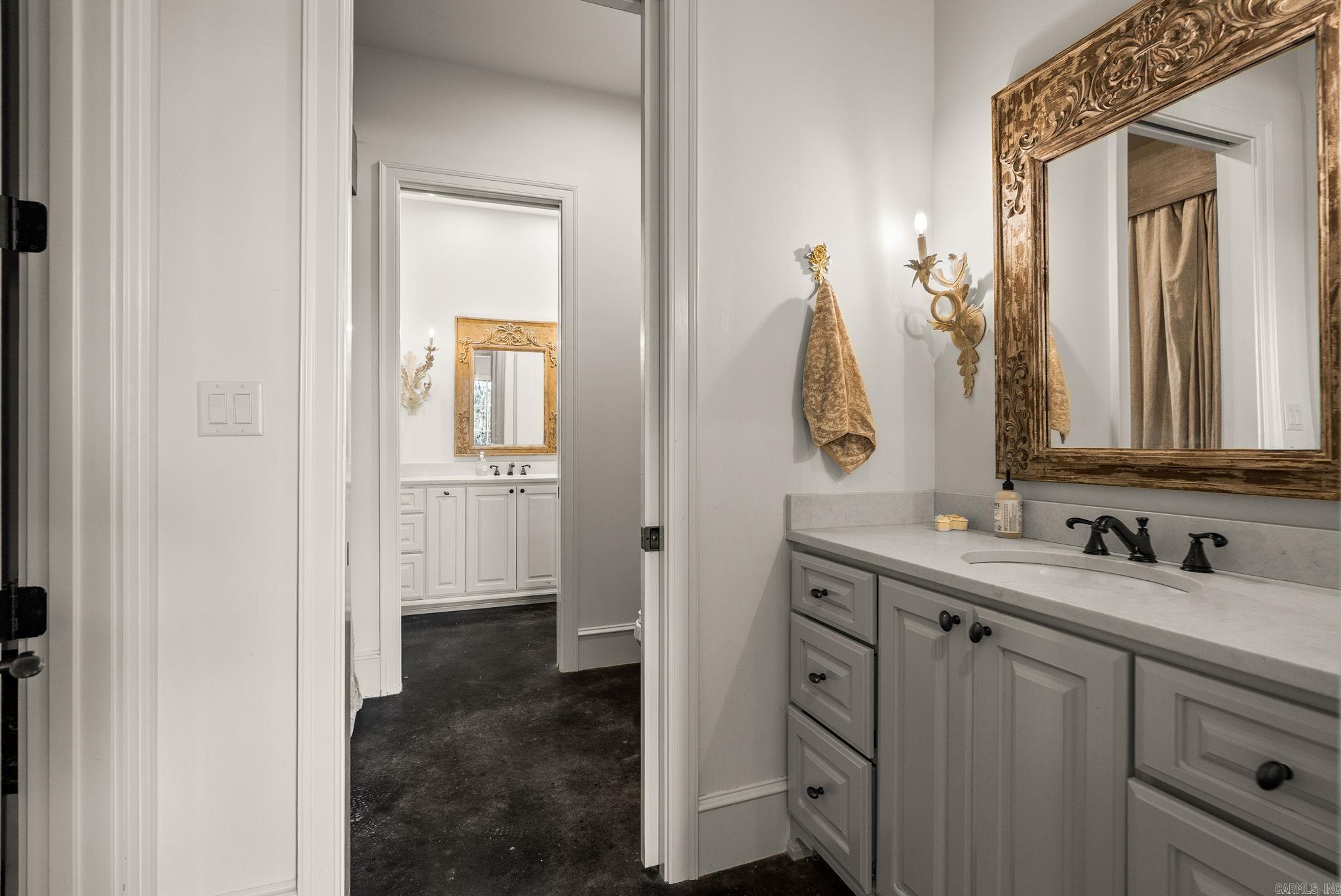 CHENAL DOWNS - Residential