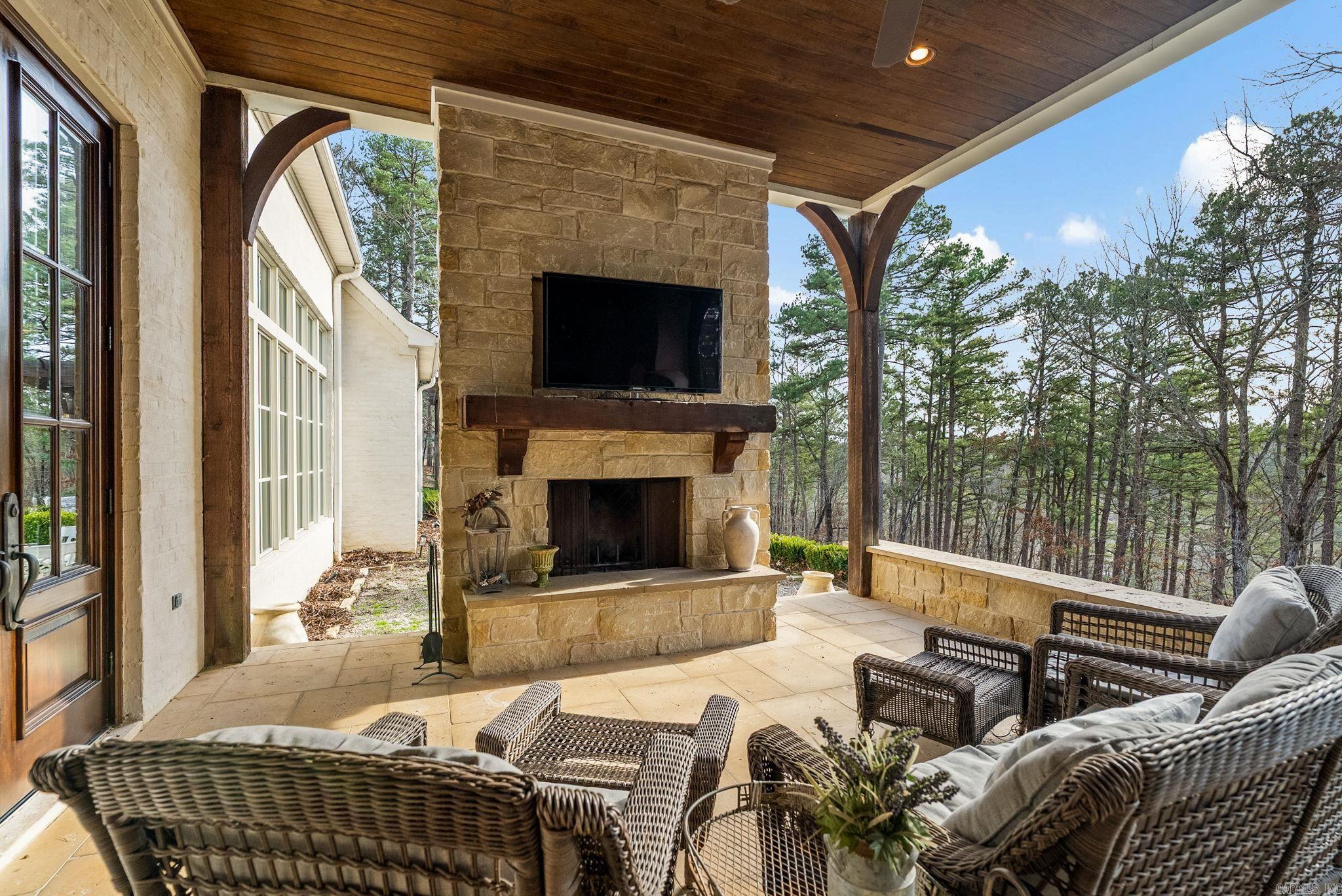 CHENAL DOWNS - Residential