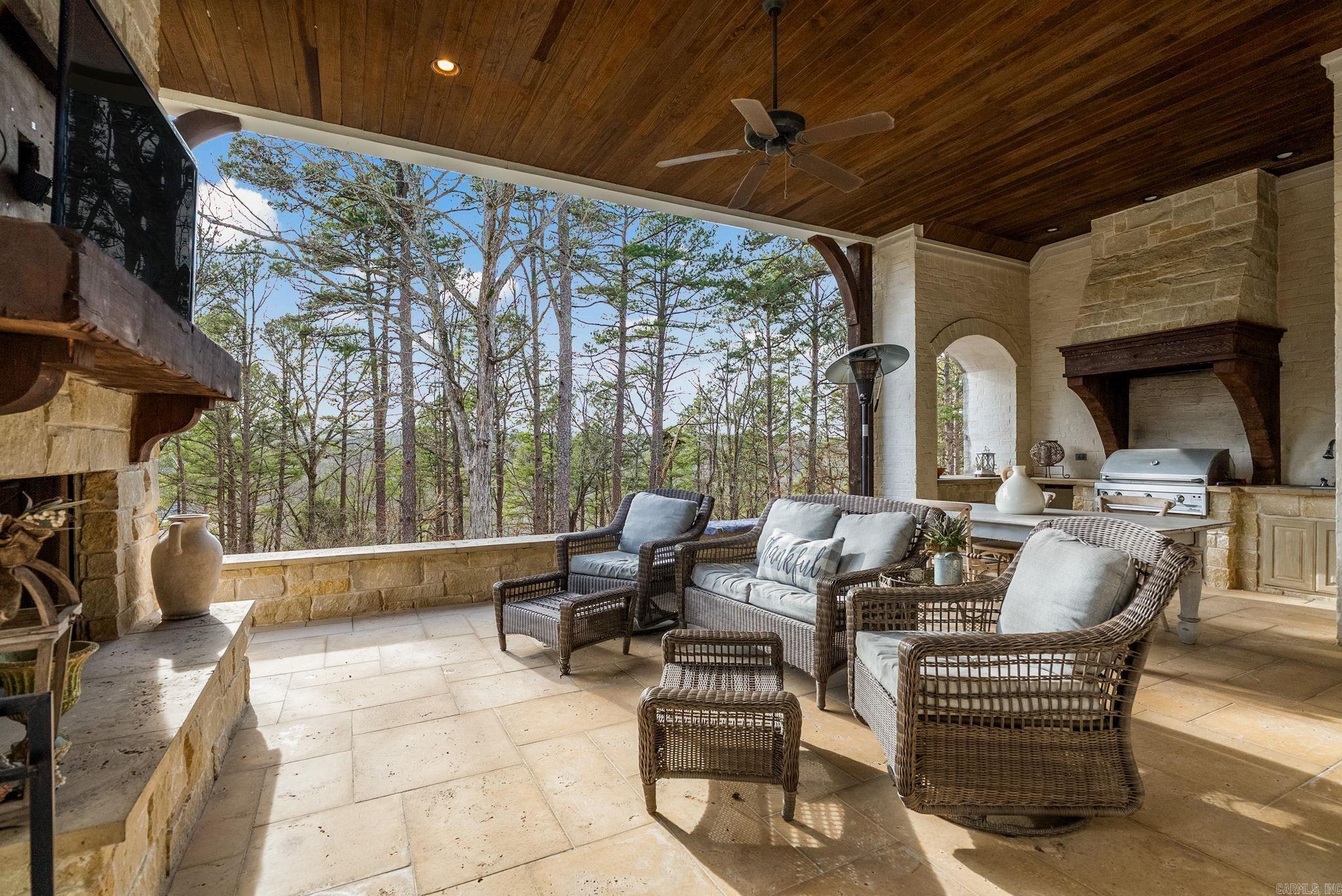 CHENAL DOWNS - Residential