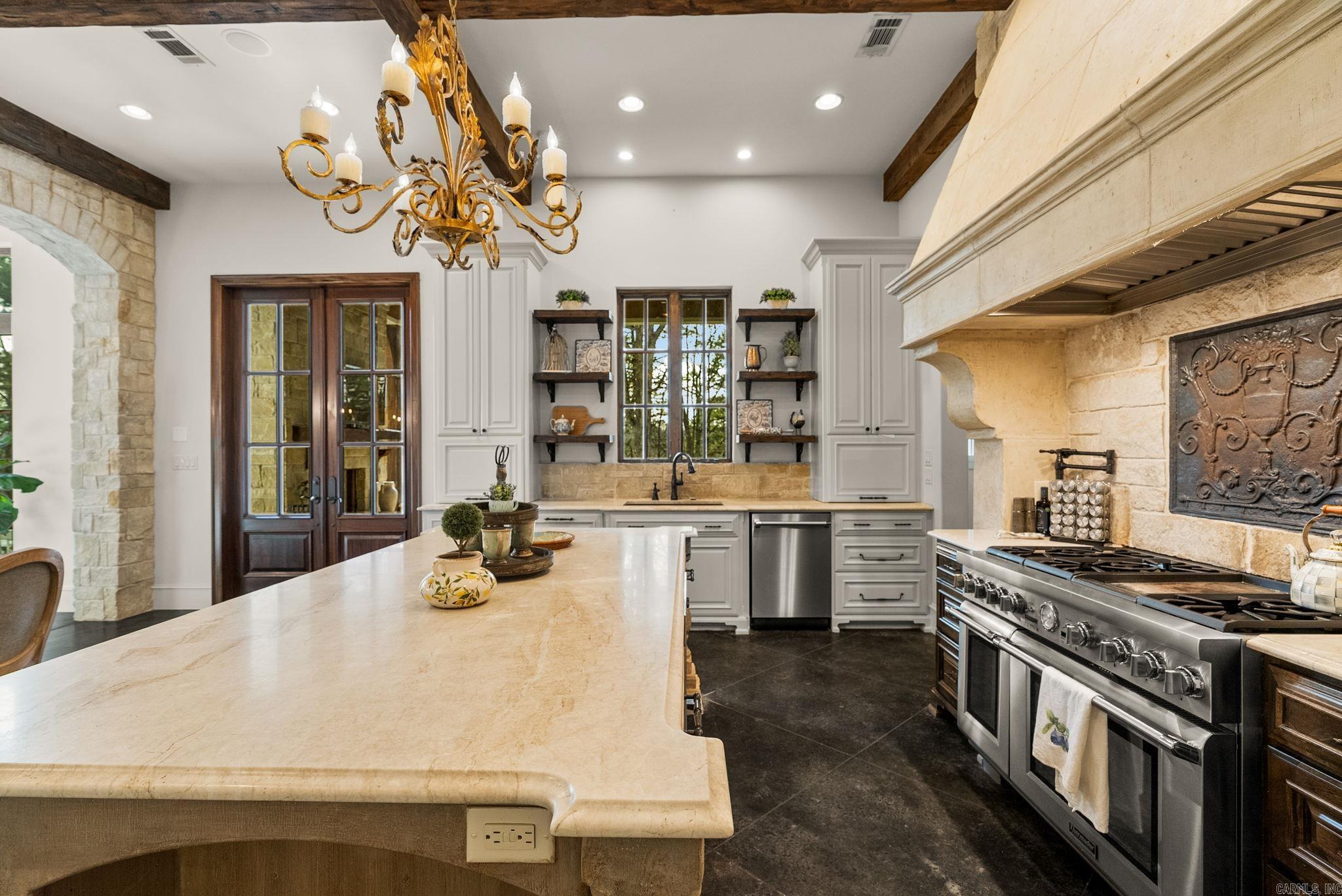 CHENAL DOWNS - Residential