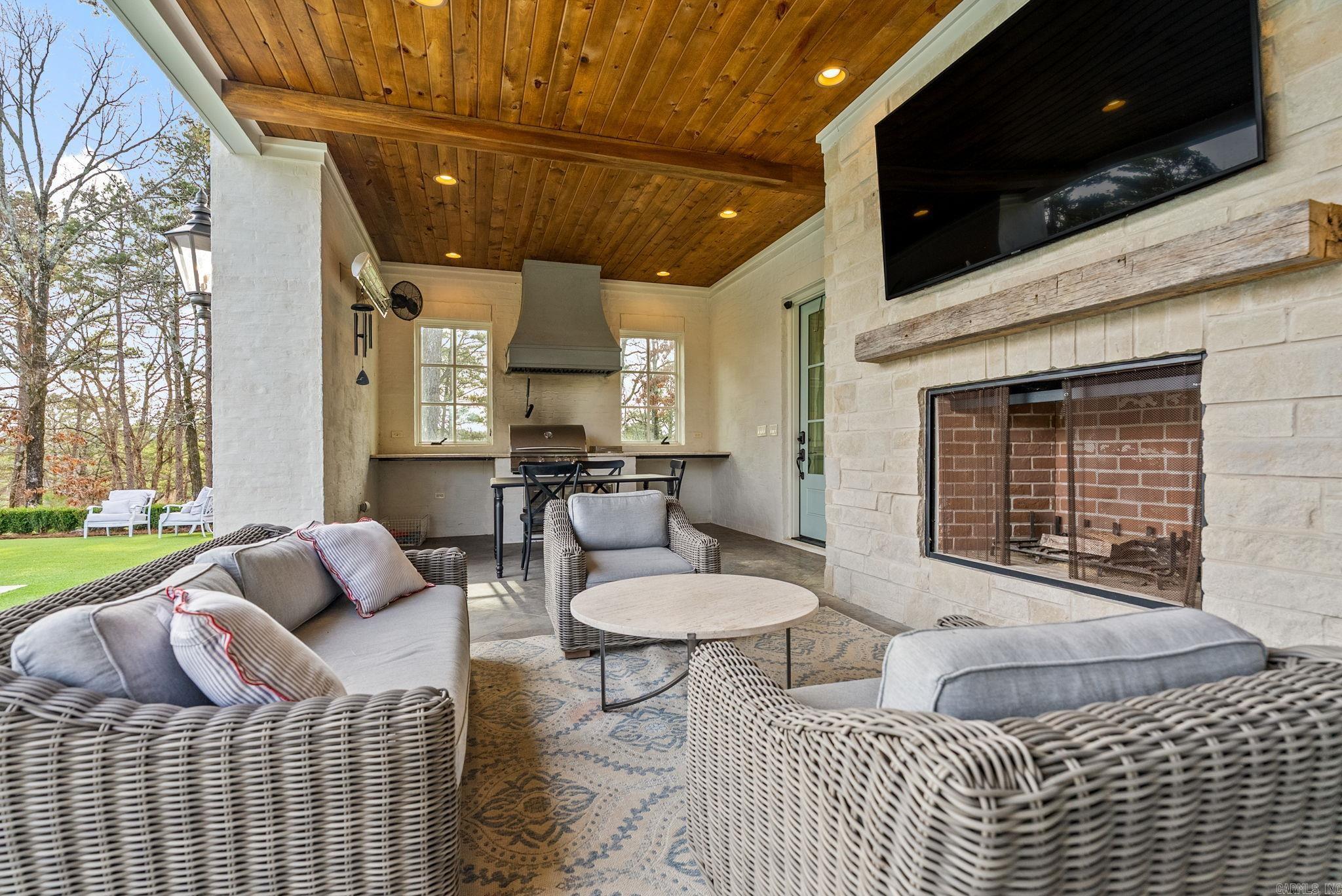 CHENAL DOWNS - Residential