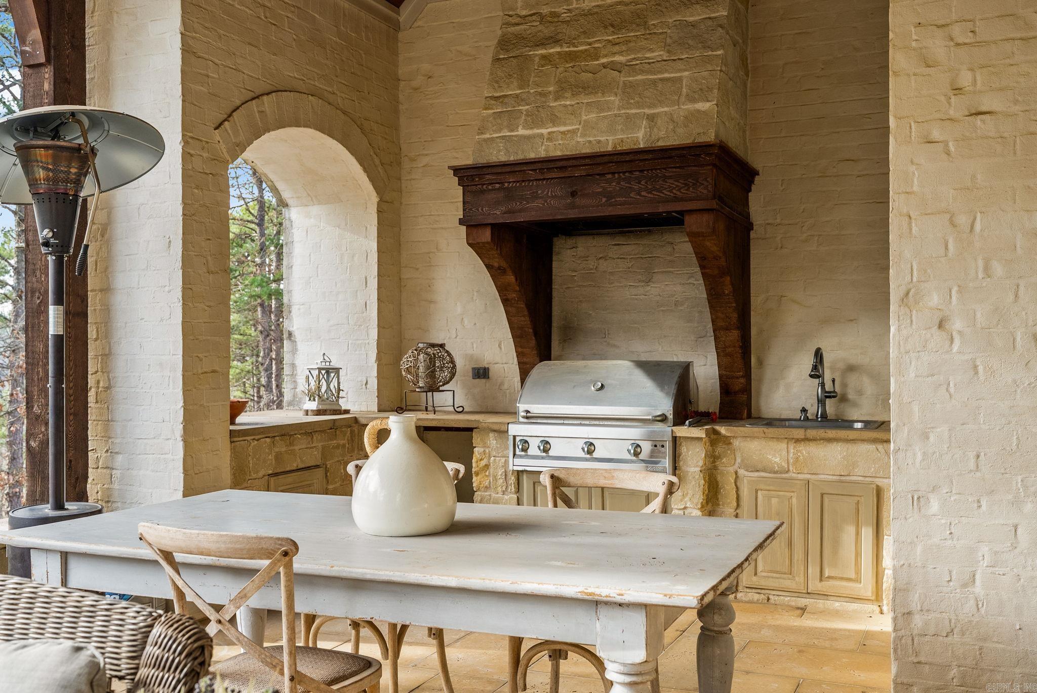 CHENAL DOWNS - Residential