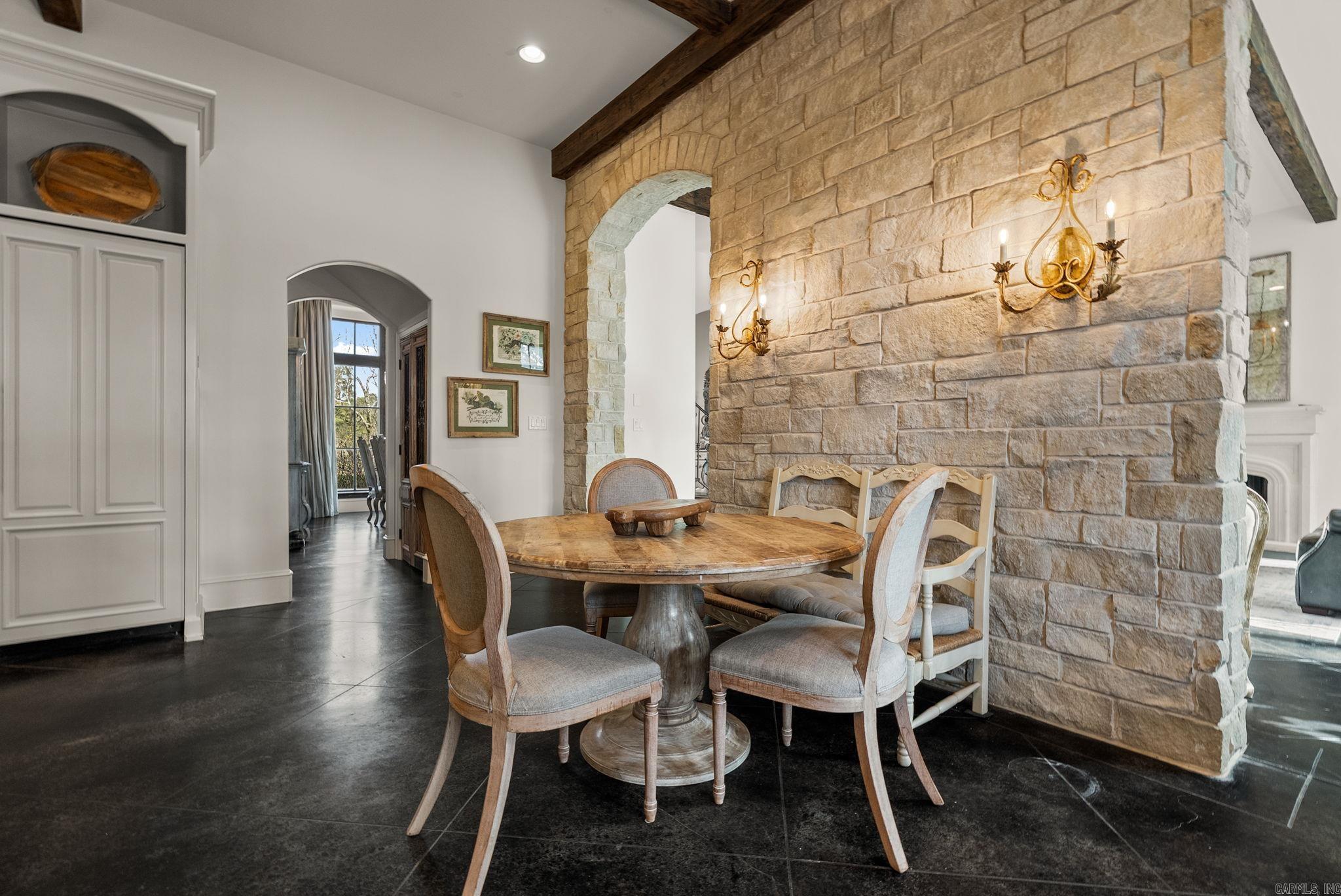 CHENAL DOWNS - Residential