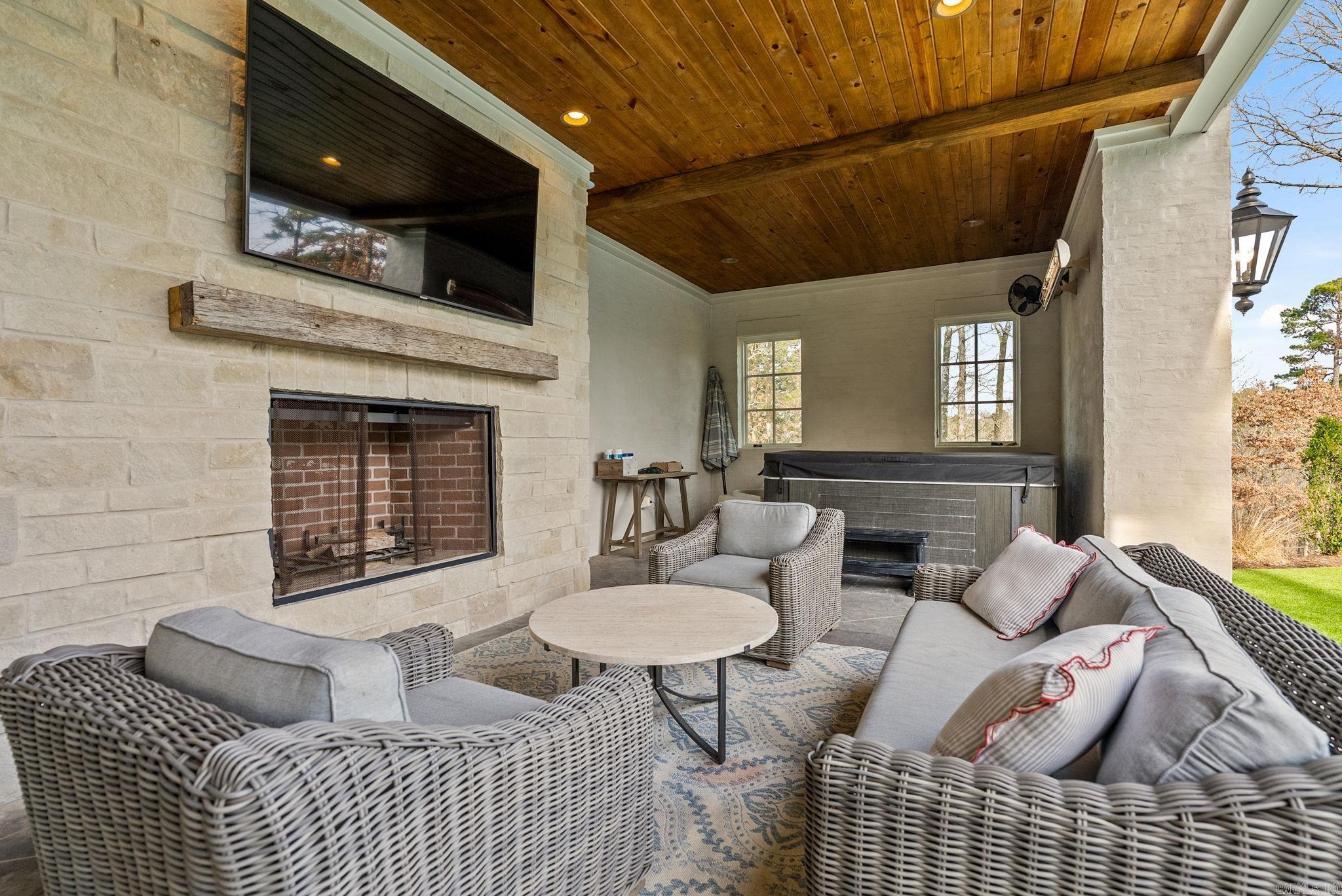 CHENAL DOWNS - Residential