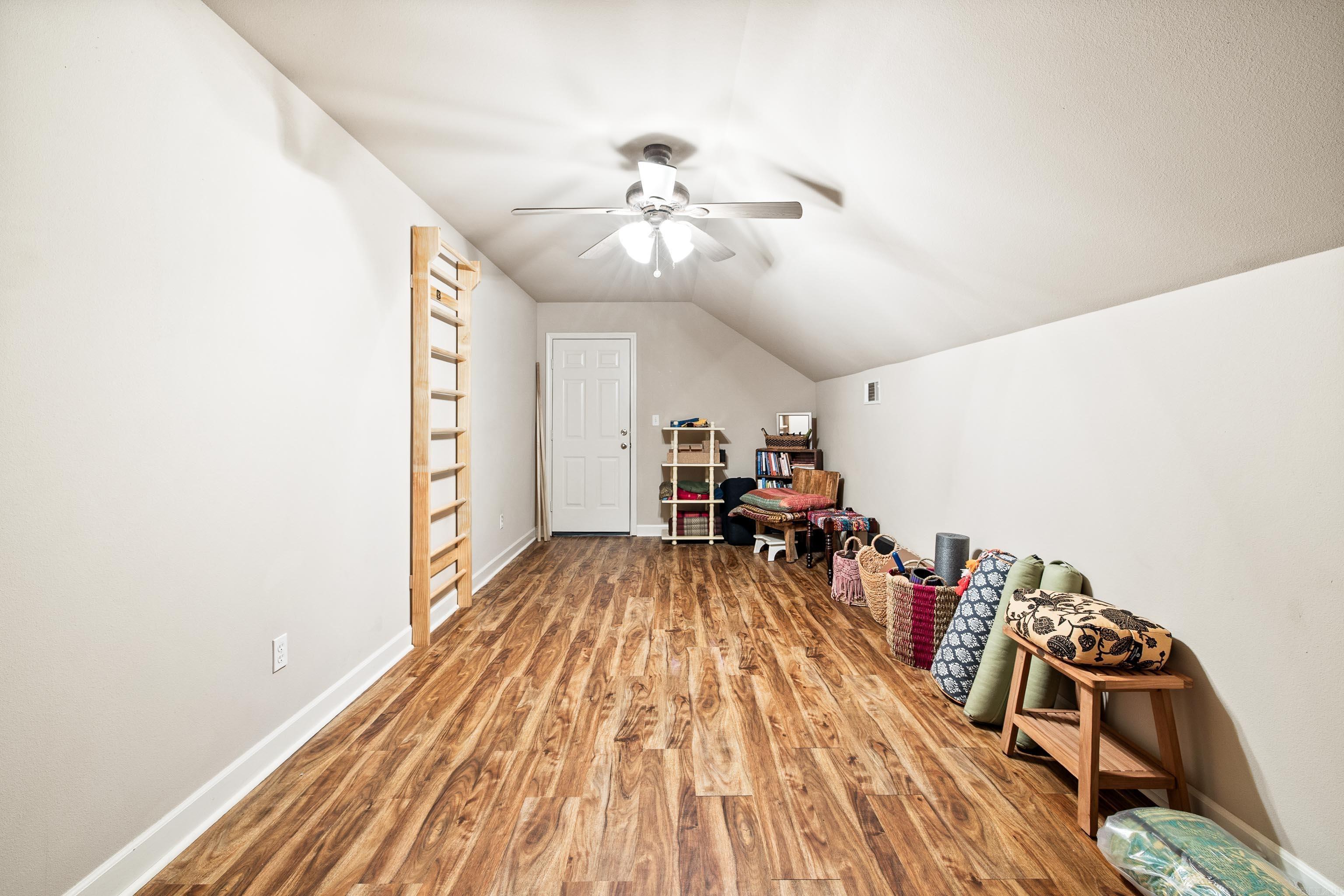 WISTERIA VINEYARD - Residential