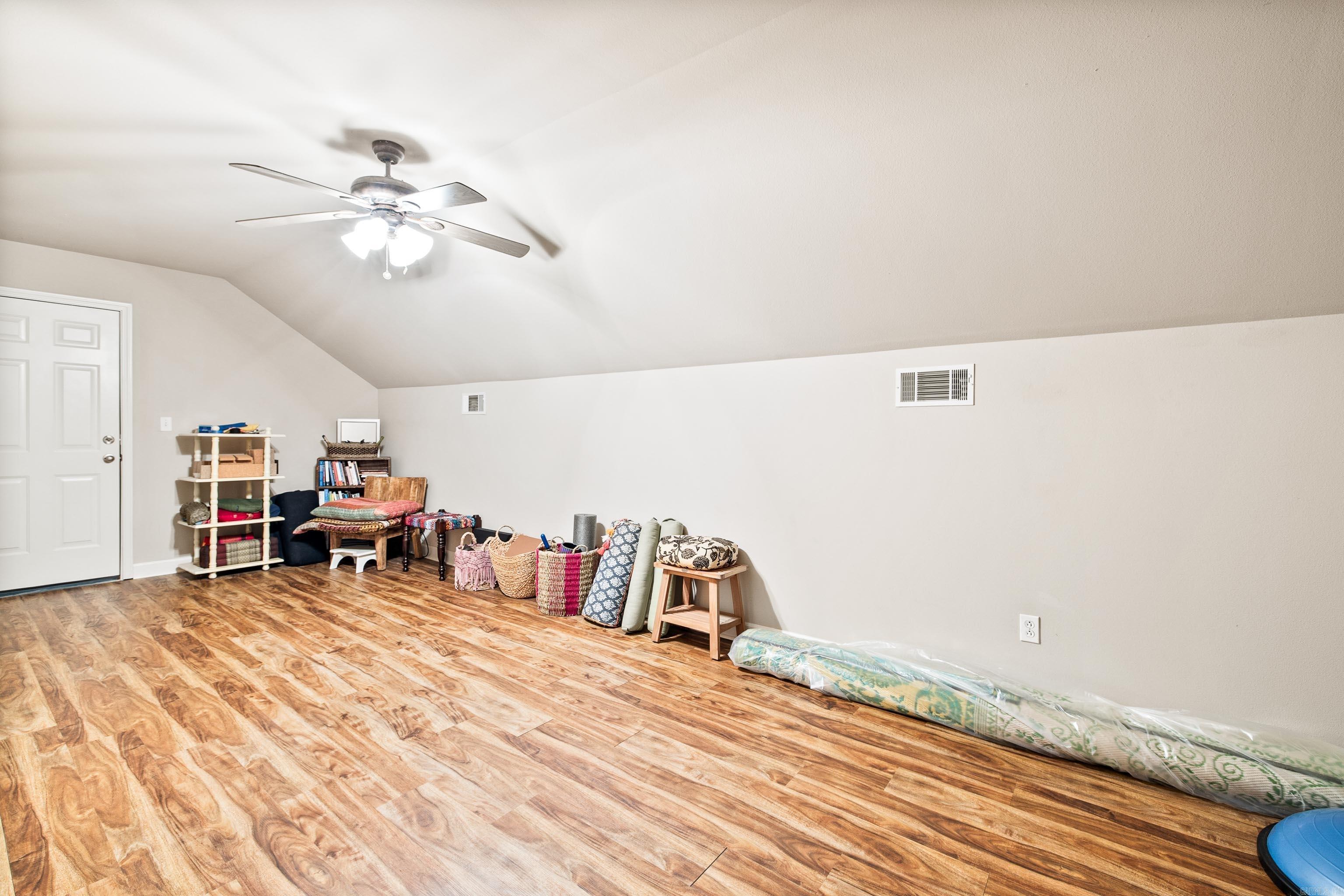 WISTERIA VINEYARD - Residential