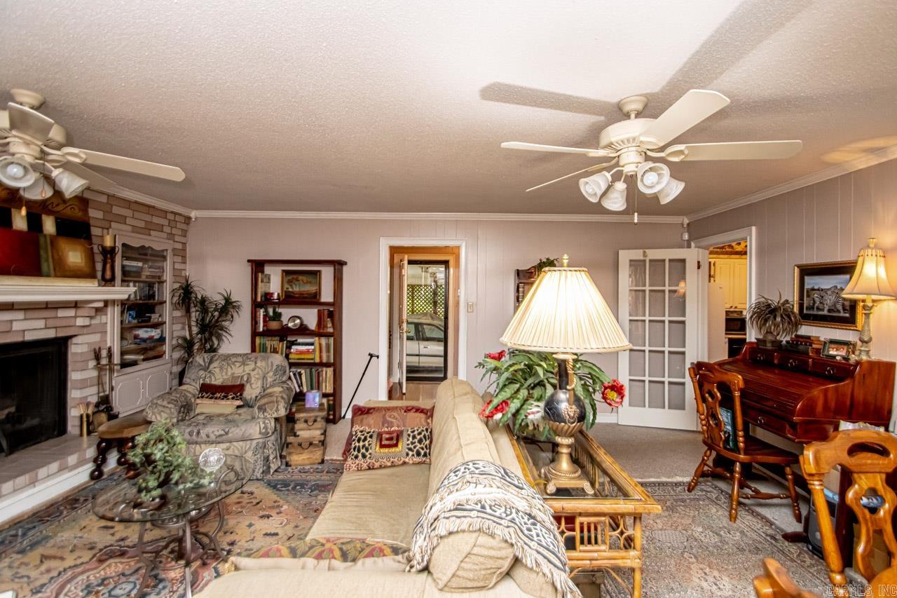 COUNTRY CLUB PARK - Residential