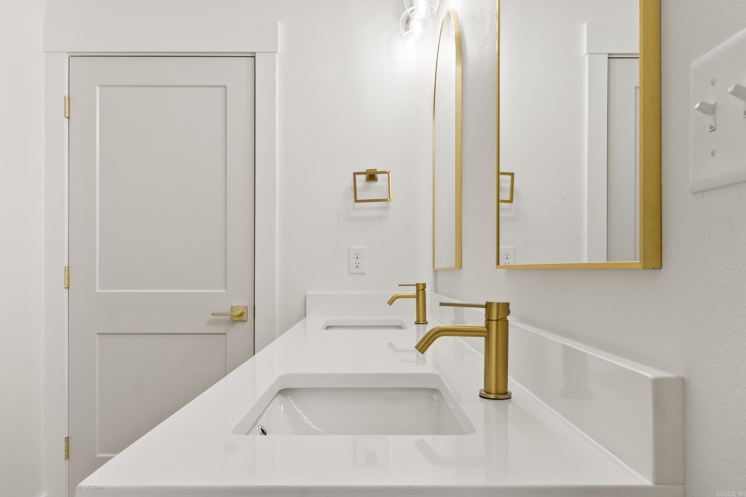 EAST MEADOW - Residential