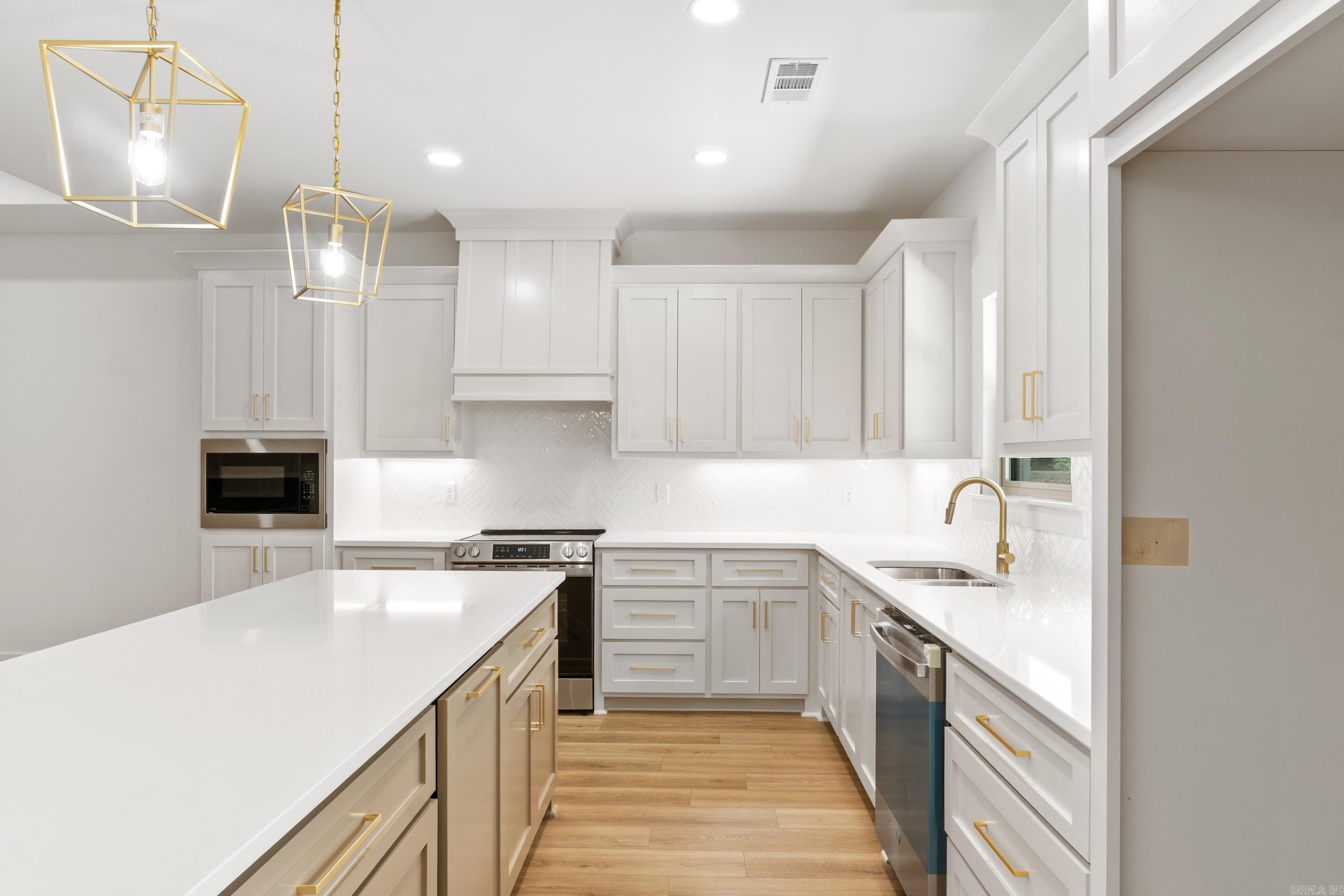 EAST MEADOW - Residential