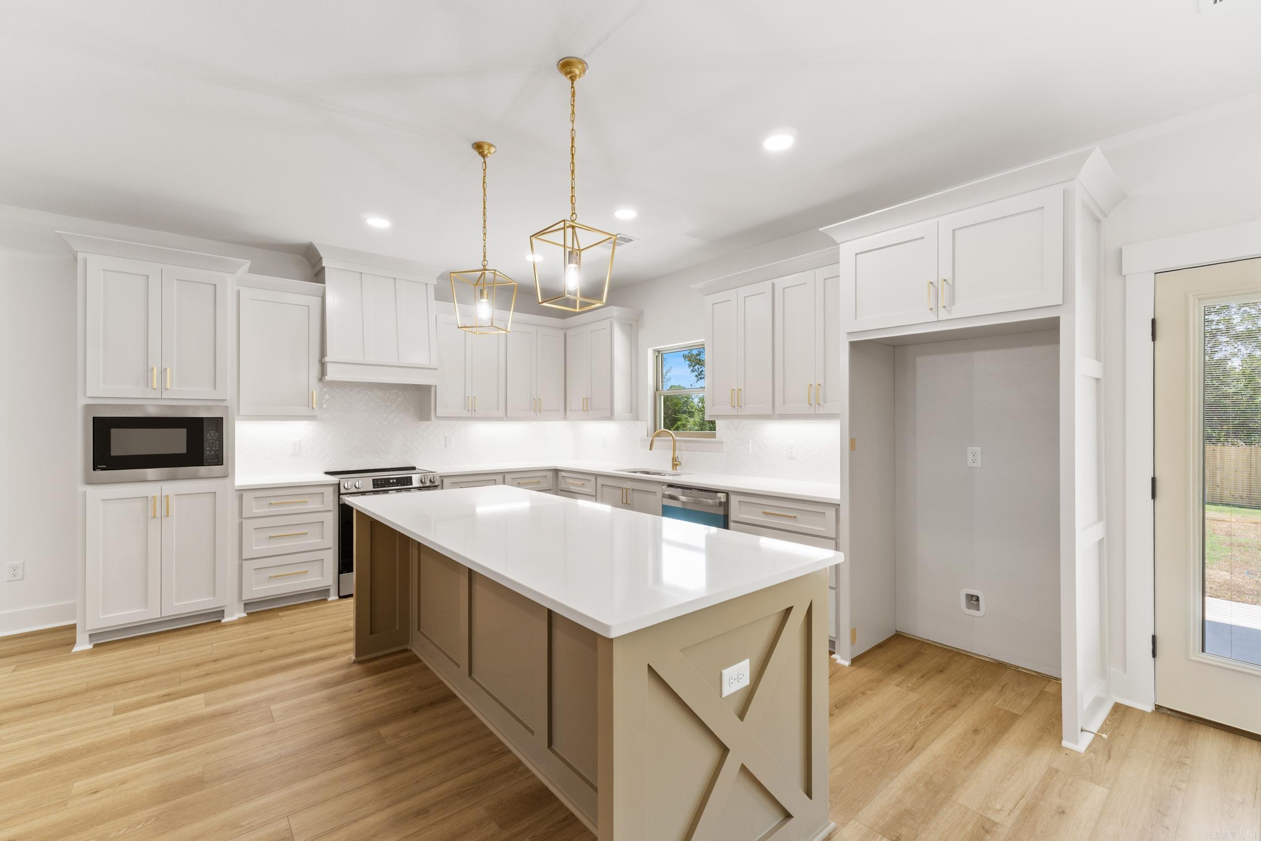 EAST MEADOW - Residential