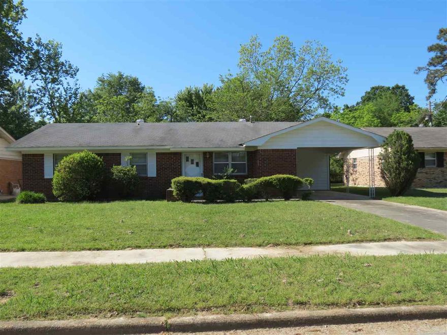 Well maintained brick home, with 3 bedrooms and 1 1/2 baths.  This home is move in ready!  Large fenced backyard with storage building, covered patio .  Carport has outside storage/shop.  Dead end street.  Call today for your personal tour.