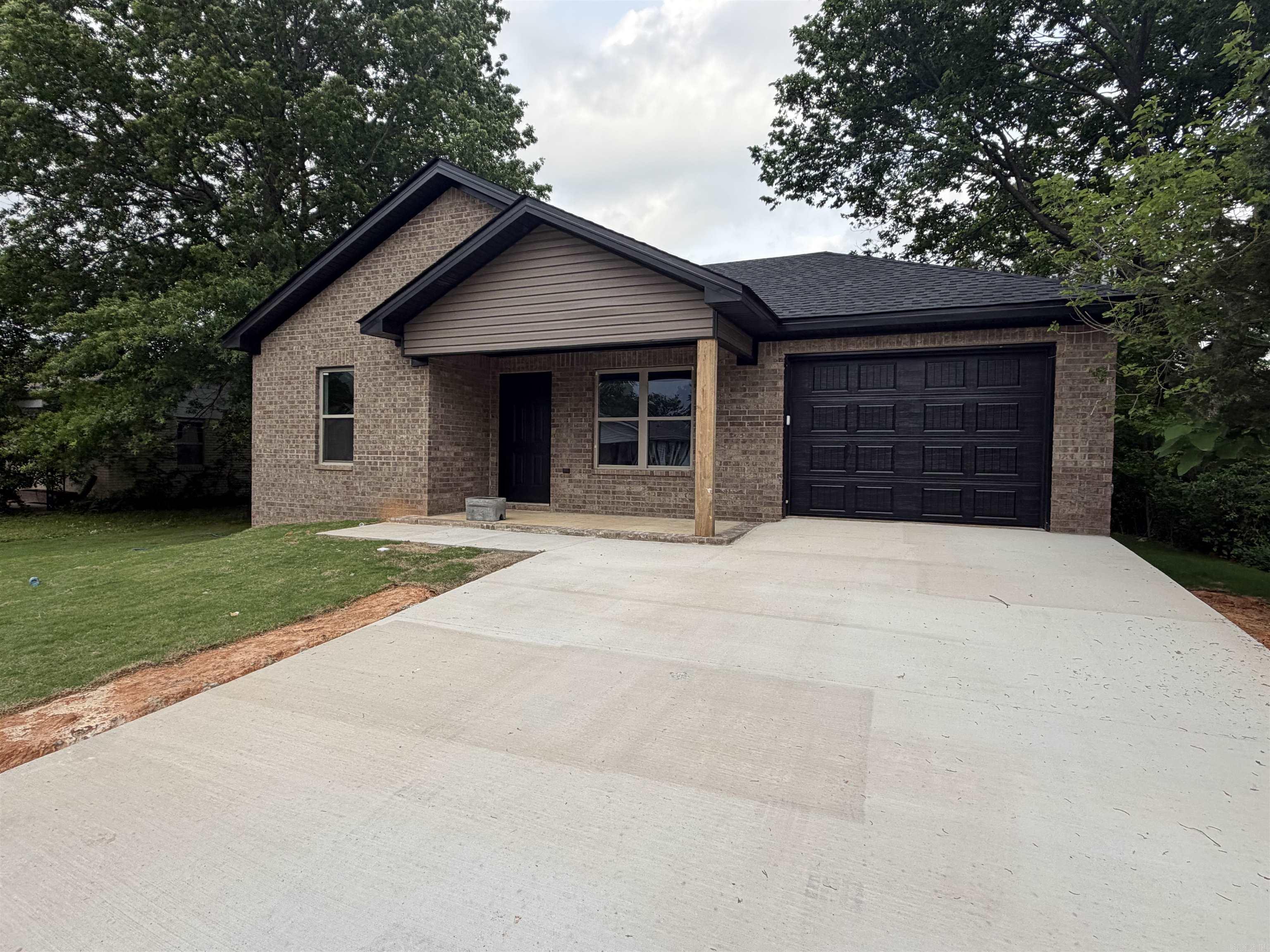 KIECH, EARL 2ND ADD - Residential