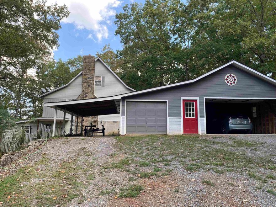 Lakefront home in Tomahawk Village near Prim Bridge. Nice quiet part of the lake.