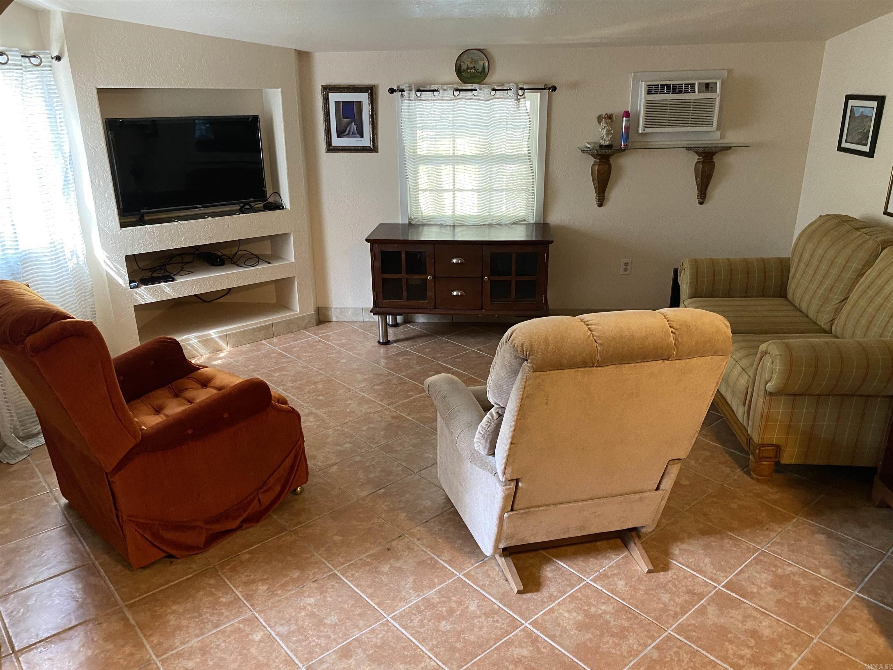 TOMAHAWK VILLAGE - Residential