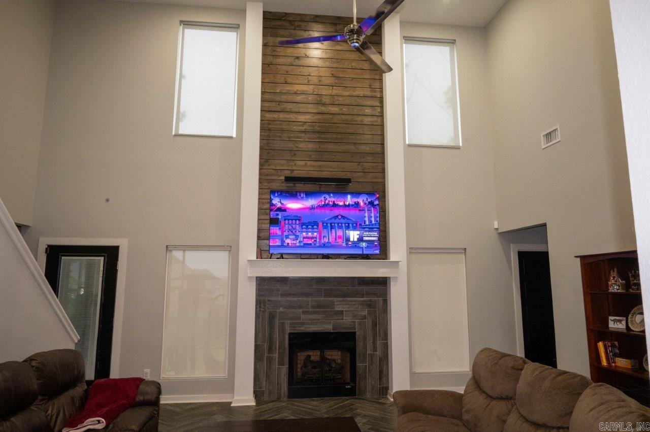 OAK TREE RIDGE SUB - Residential