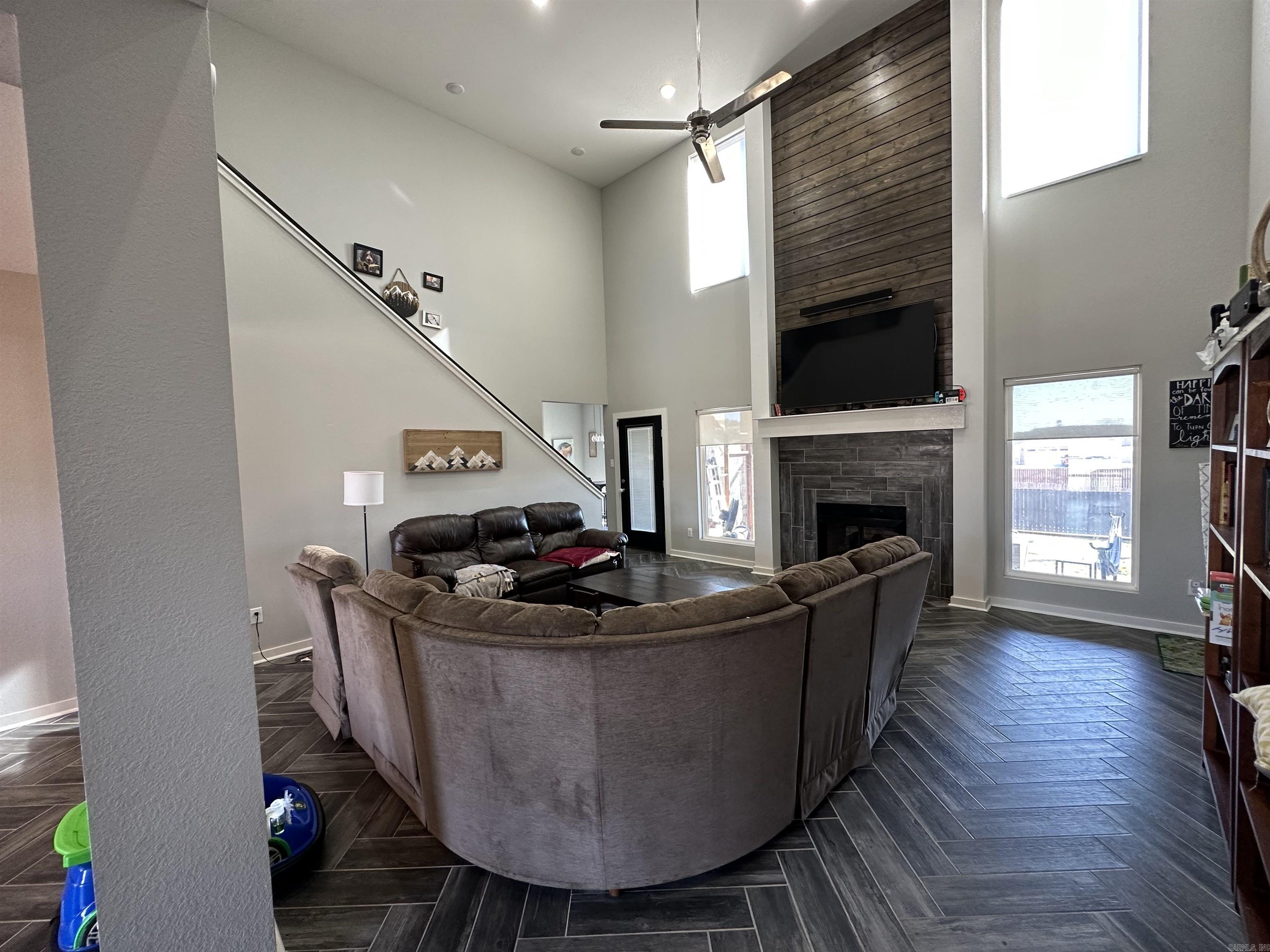 OAK TREE RIDGE SUB - Residential