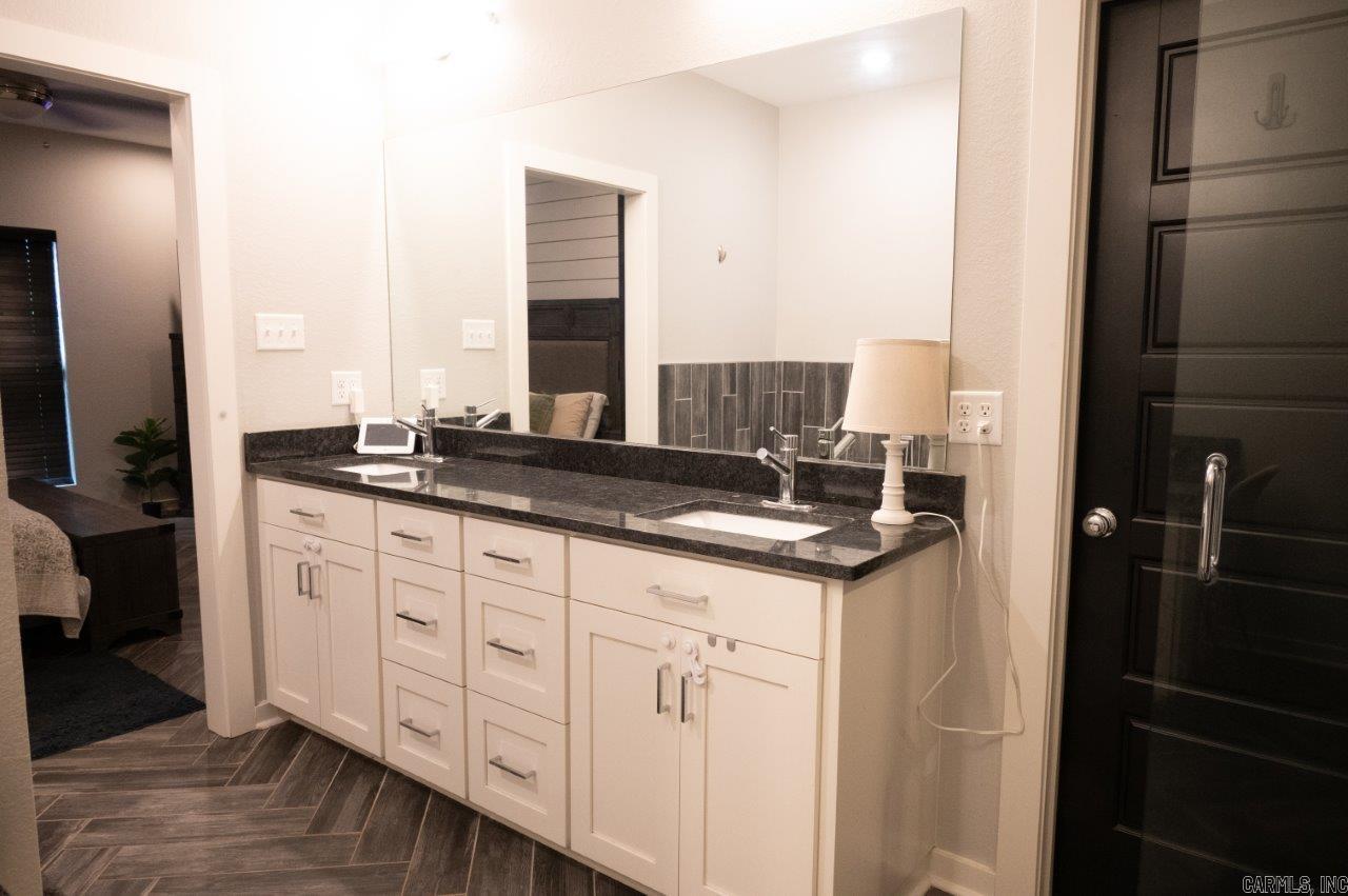 OAK TREE RIDGE SUB - Residential