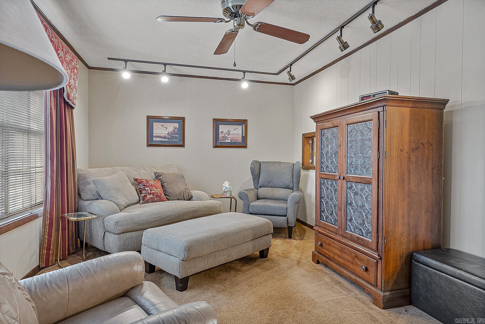 OAK HILLS ESTATES - Residential