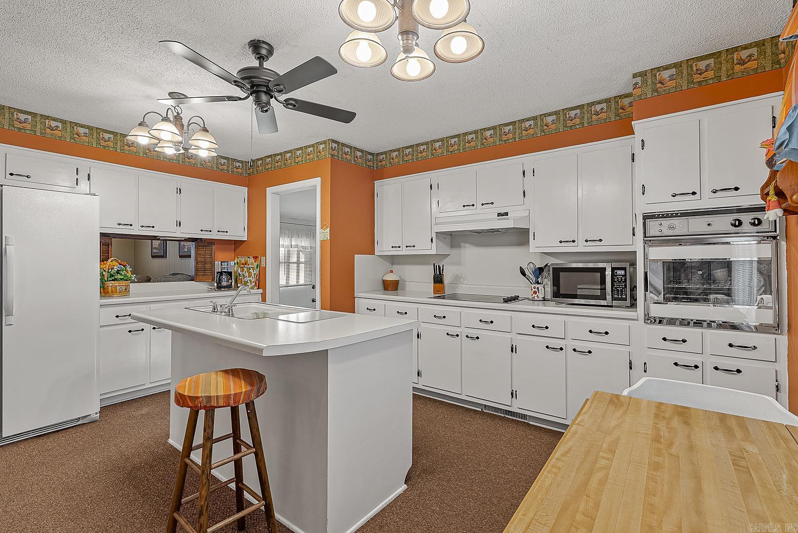 OAK HILLS ESTATES - Residential