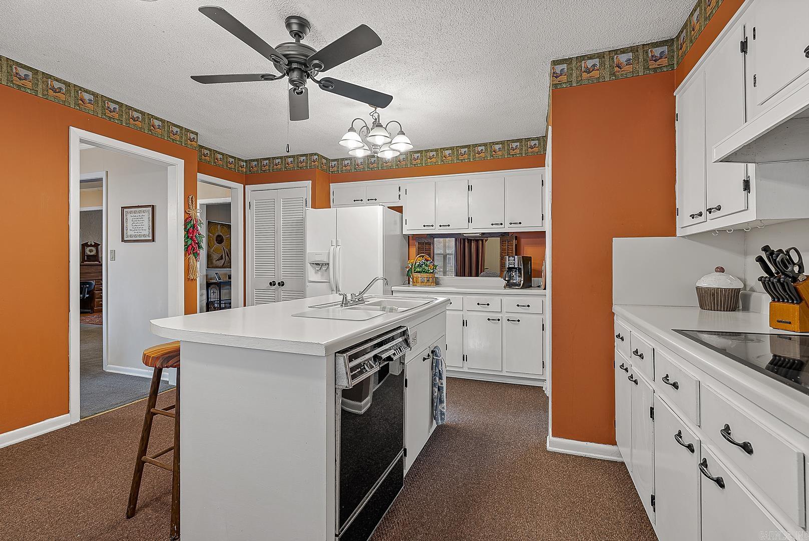 OAK HILLS ESTATES - Residential