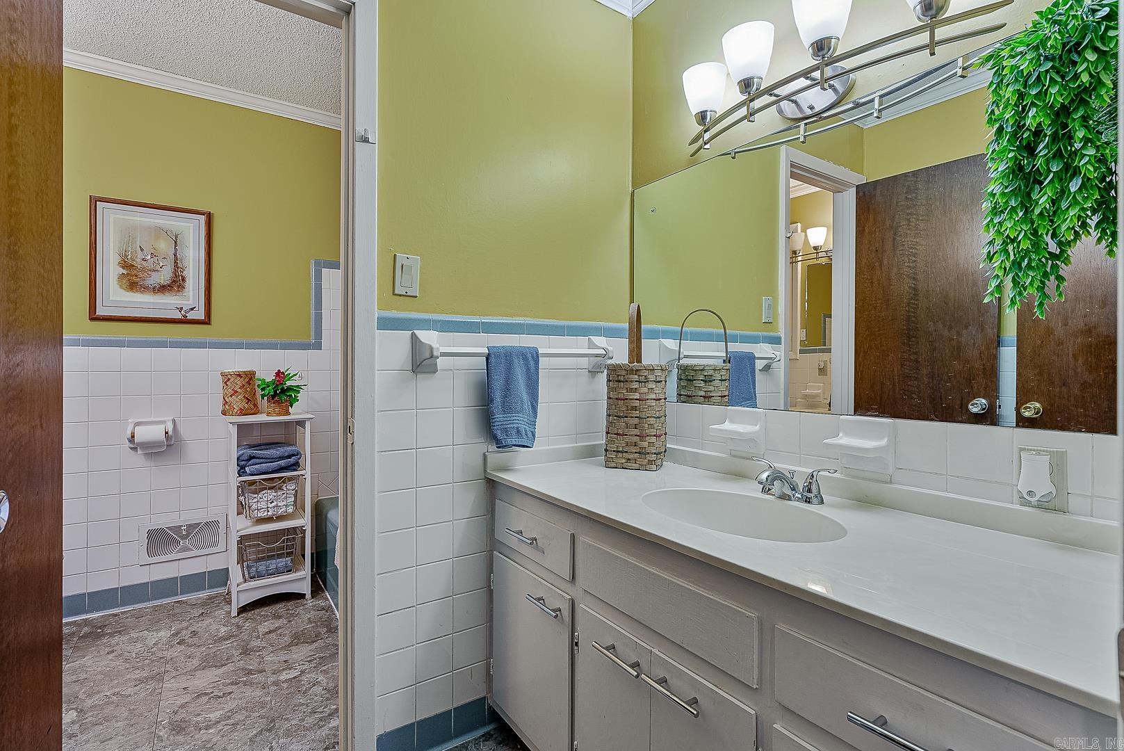 OAK HILLS ESTATES - Residential