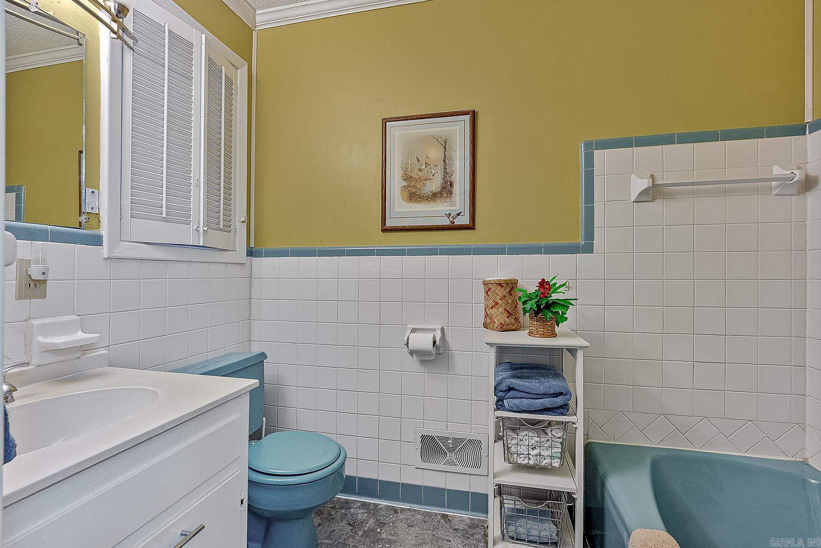 OAK HILLS ESTATES - Residential