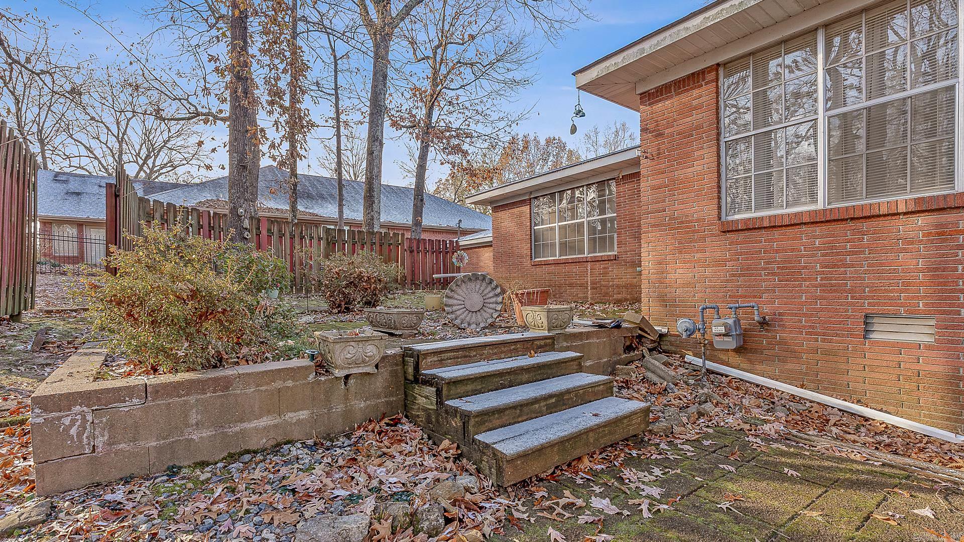 OAK HILLS ESTATES - Residential