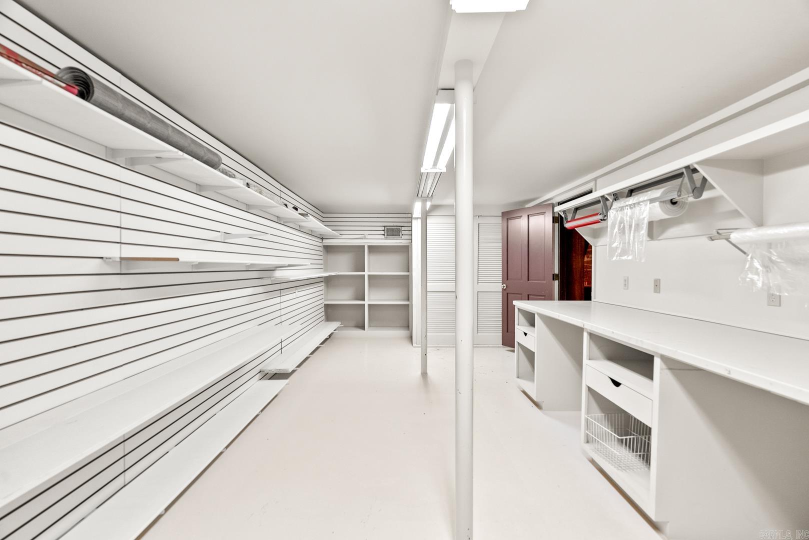 WALKER ELMO - Residential