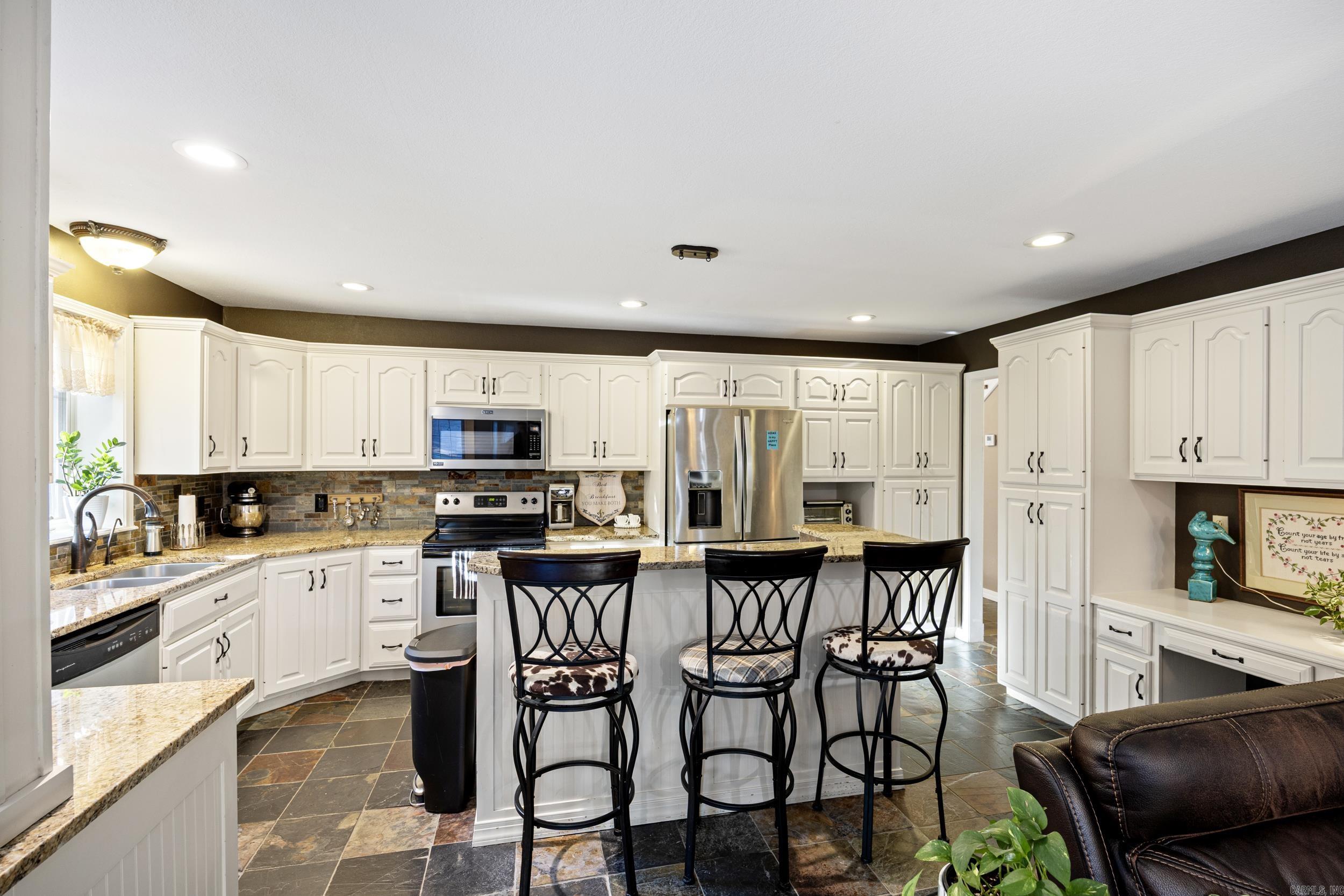 CLIFF & STREAM - Residential