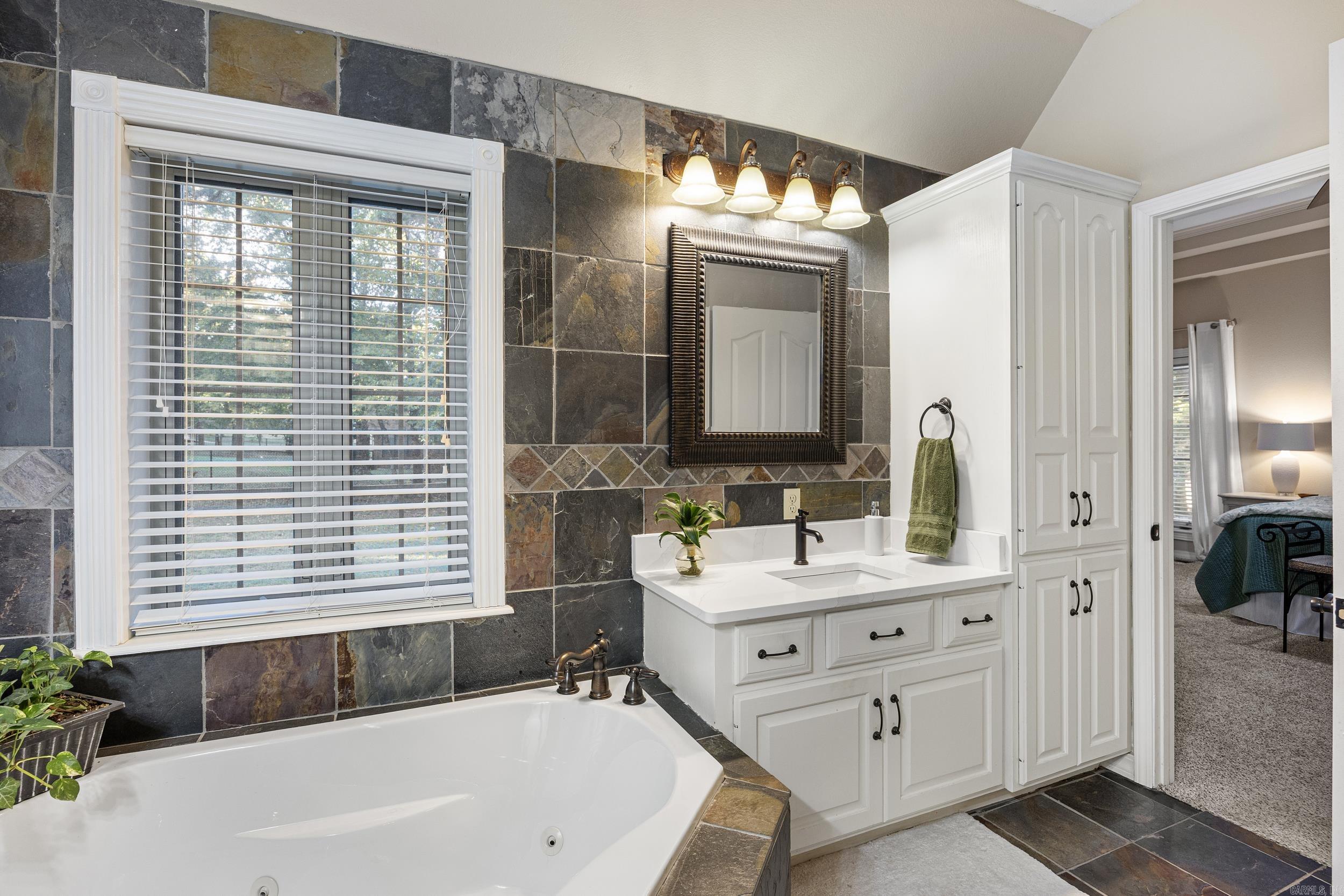 CLIFF & STREAM - Residential