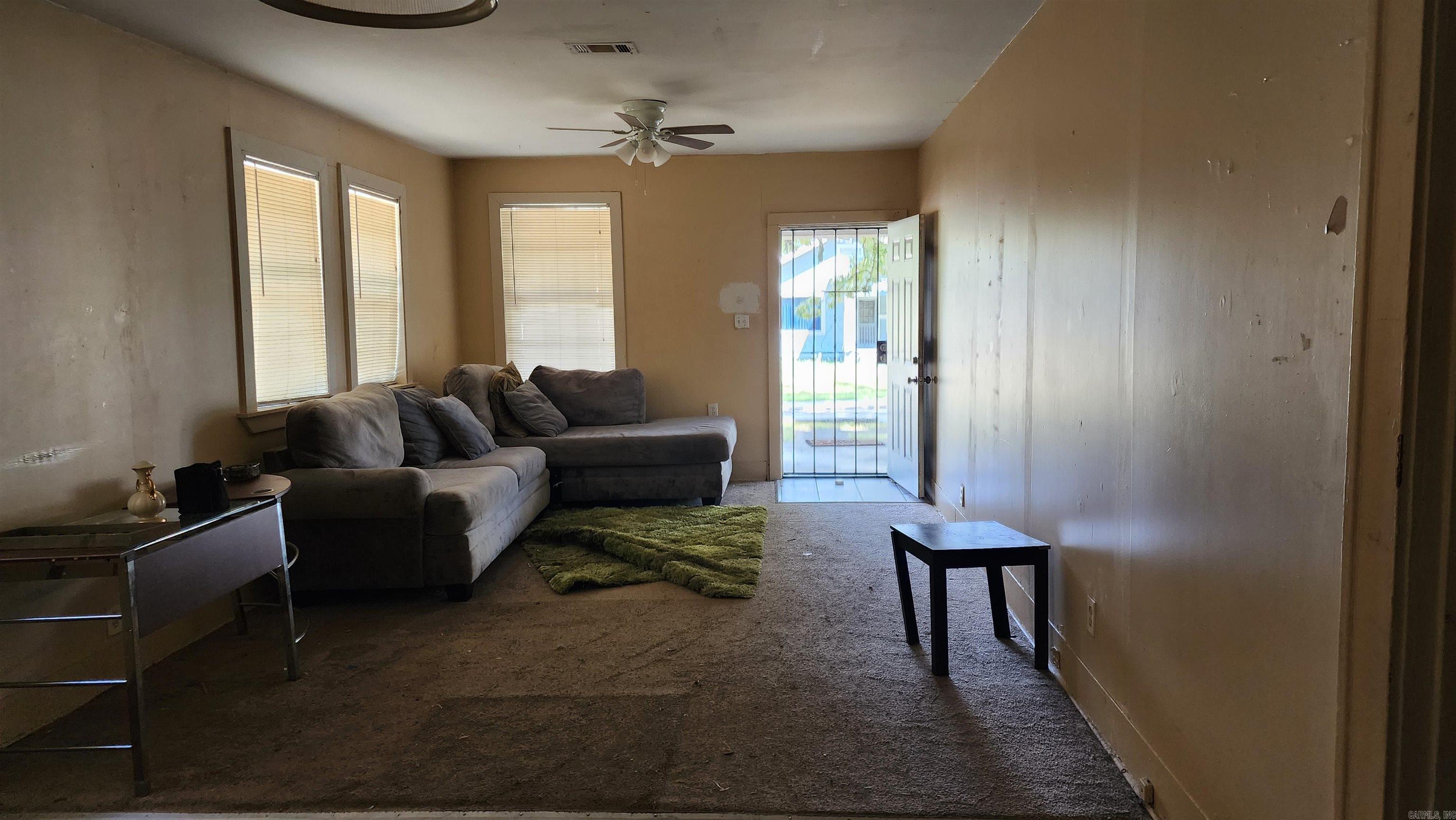 CHESTERFIELD SQUARE - Residential