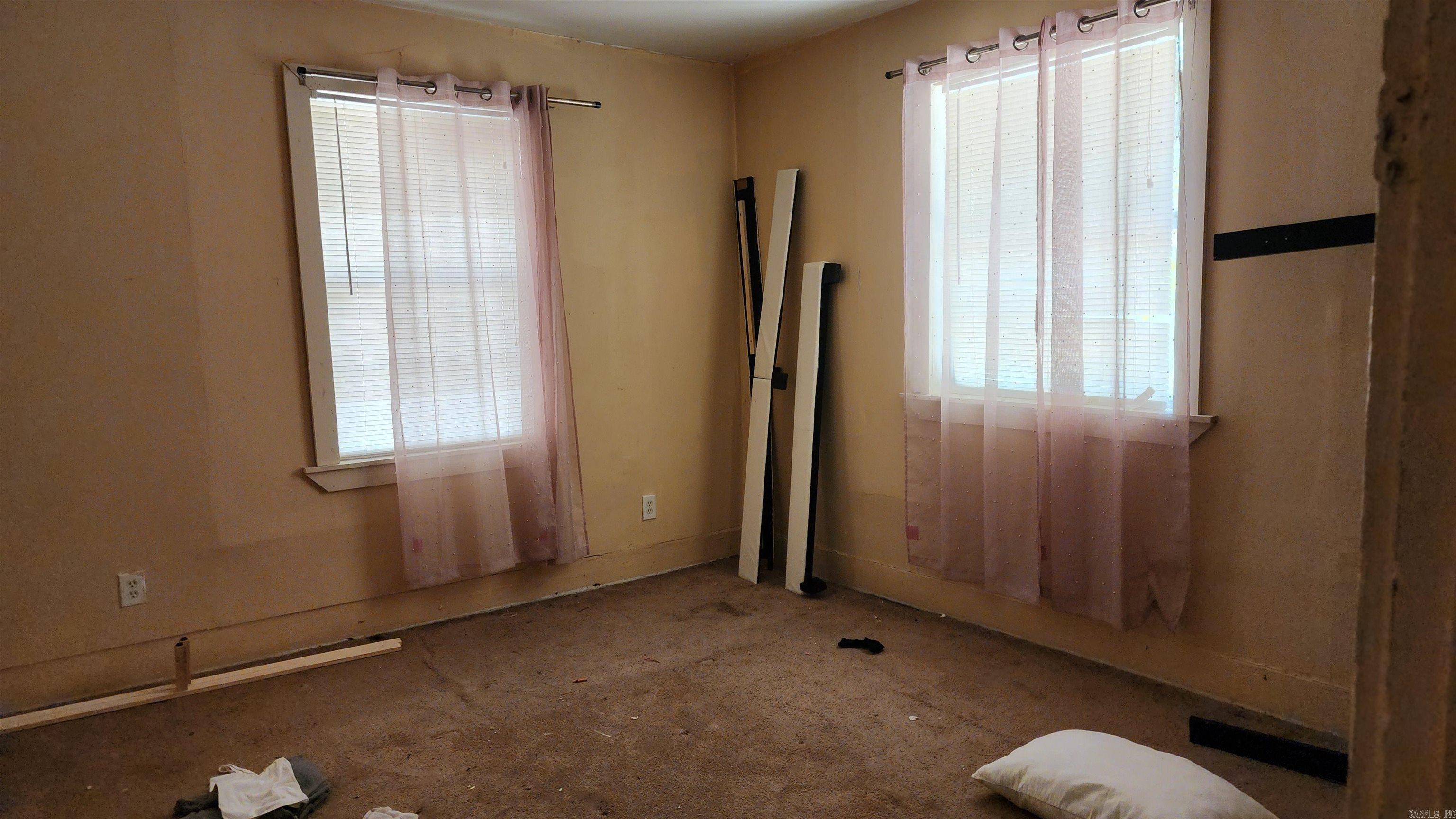 CHESTERFIELD SQUARE - Residential