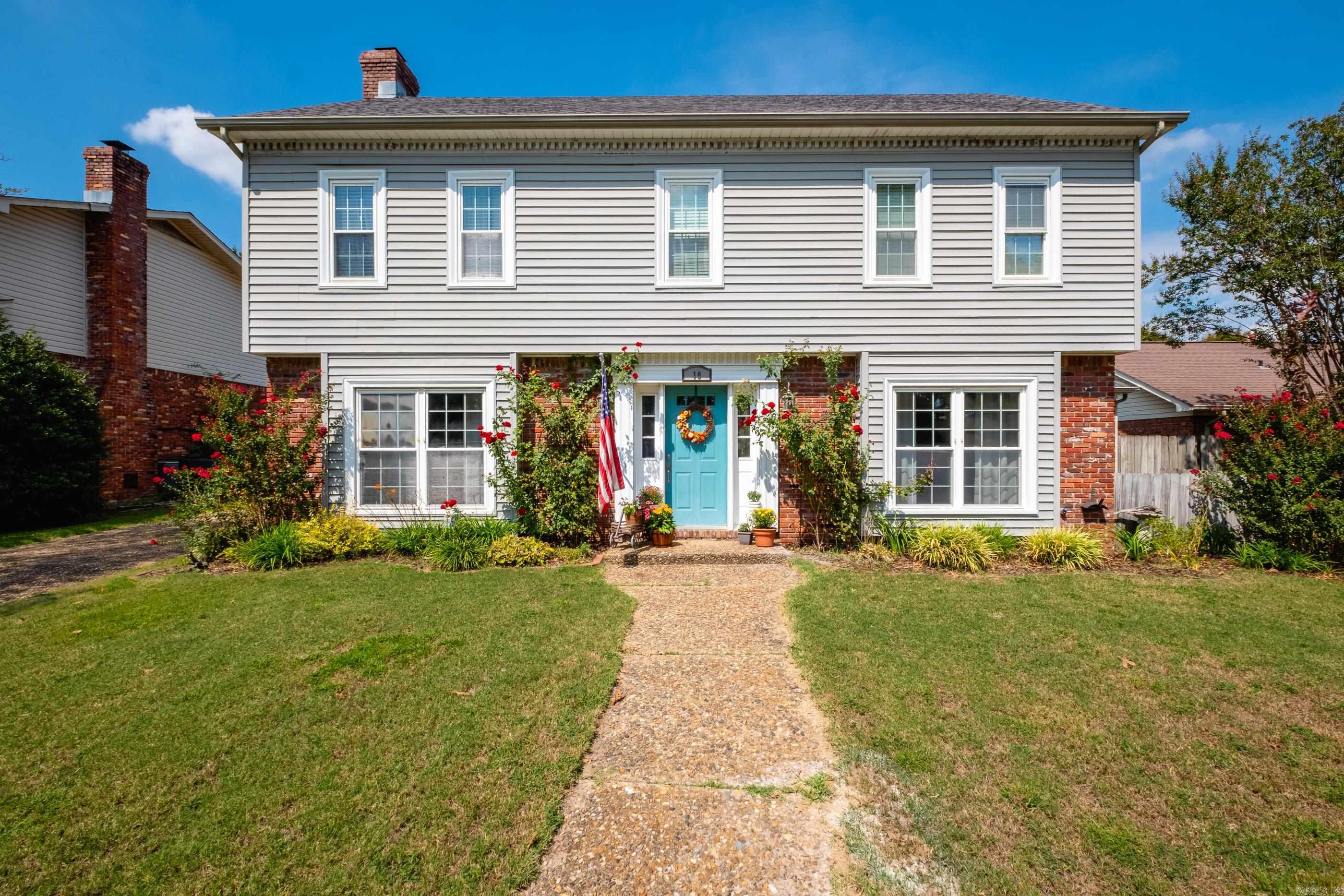 Location is important! This fabulous home is located in the heart of Sherwood with easy access to shopping, restaurants, and the interstate. The traditional layout works well with all bedrooms on the upper leve3l of the home. The flat back yard provides ample room for entertaining and play. Don't missed this opportunity.