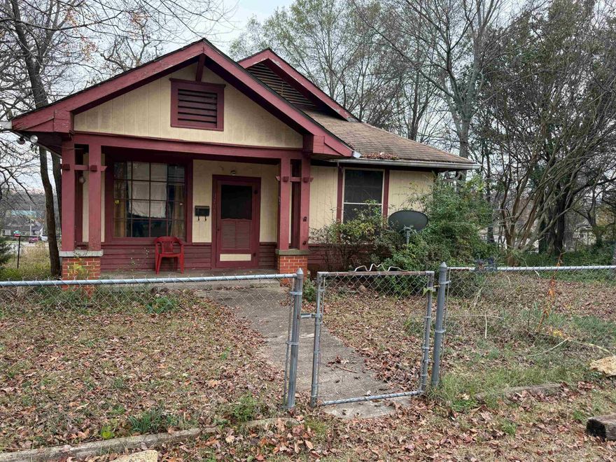 Great investment opportunity in a convenient Little Rock location. This home needs work and updating but has solid potential for the right buyer. Close to I-630, UAMS, schools, shopping, and nearby city amenities. Perfect for investors or anyone looking for a renovation project. Please check Agent Remarks for additional details.