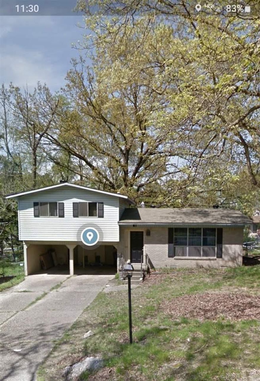 Beautiful Split level Home in the Wersern Hills Neighborhood Hard wood floors and shaded back yard