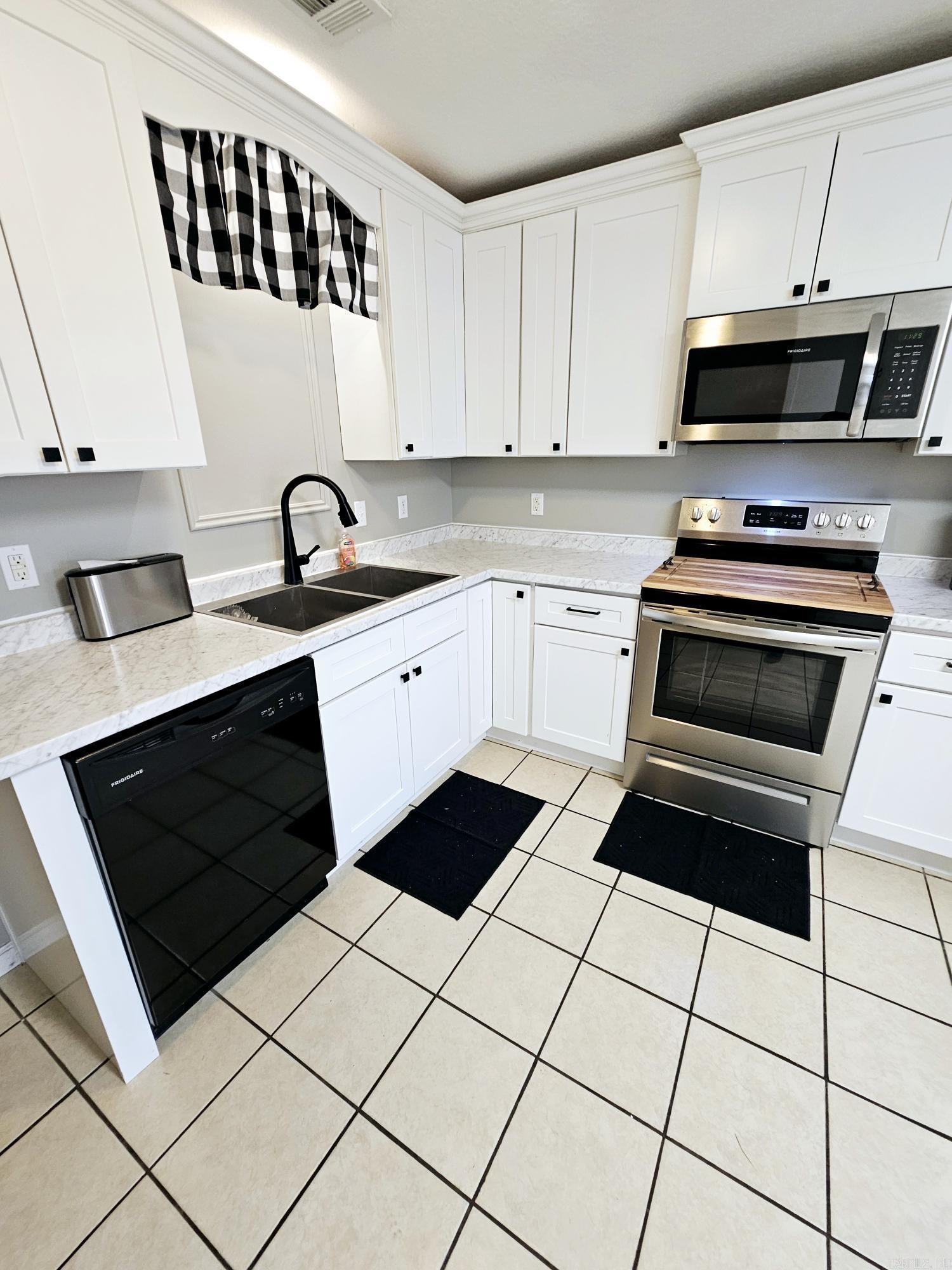 OAK PARK SUB - Residential