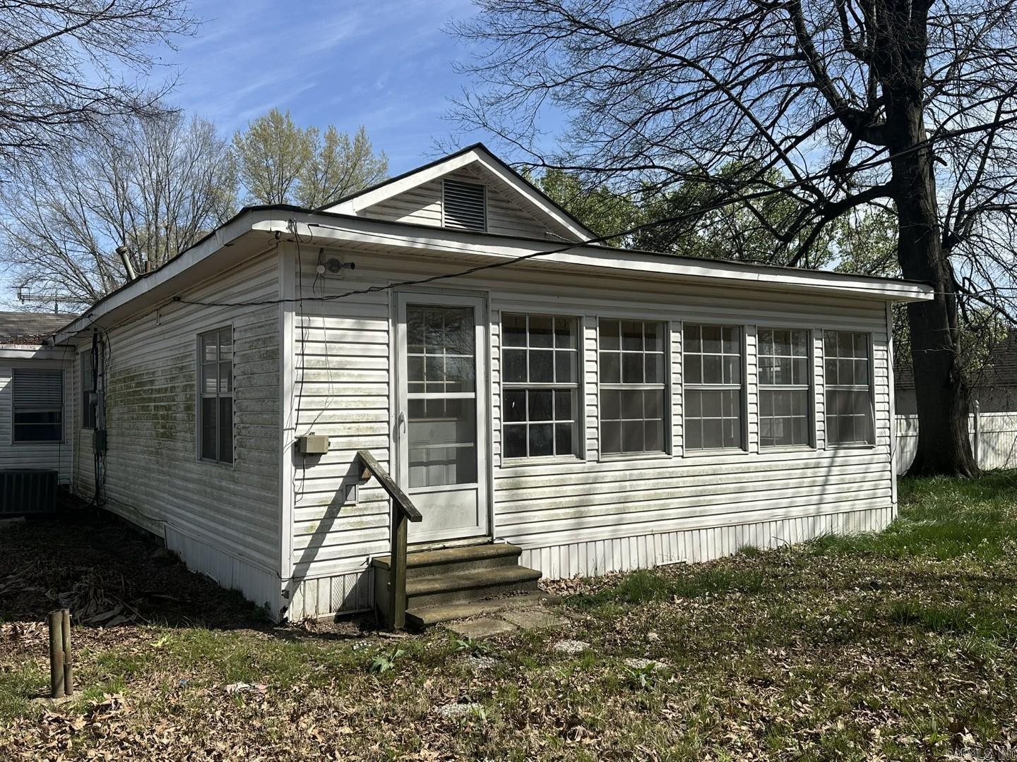 MCGAHHEY/LESLIES - Residential