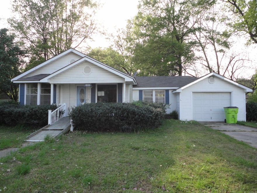 This cute and spacious home has 3 bedrooms, 2 living areas, nice size kitchen, dining room, sunroom, 1-car garage, fenced back yard with storage bldg/small shop, approximately 0.48 acre lot. HUD Owned Property, Case #031-582806, agents please READ confidential remarks for showing instructions and offer submission information.